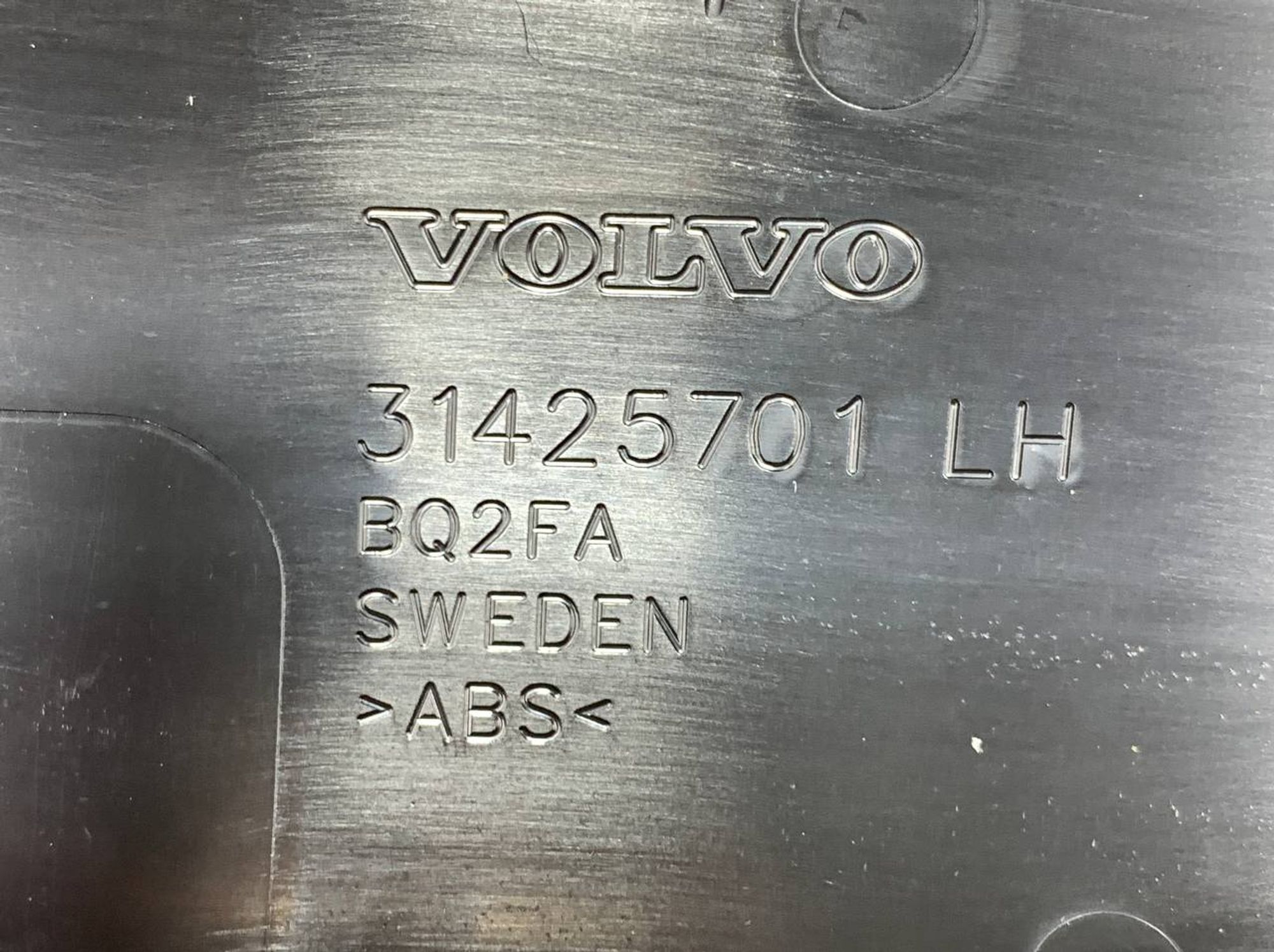 Обшивка стойки задняя левая Volvo XC90 2, 2000 рублей, Москва