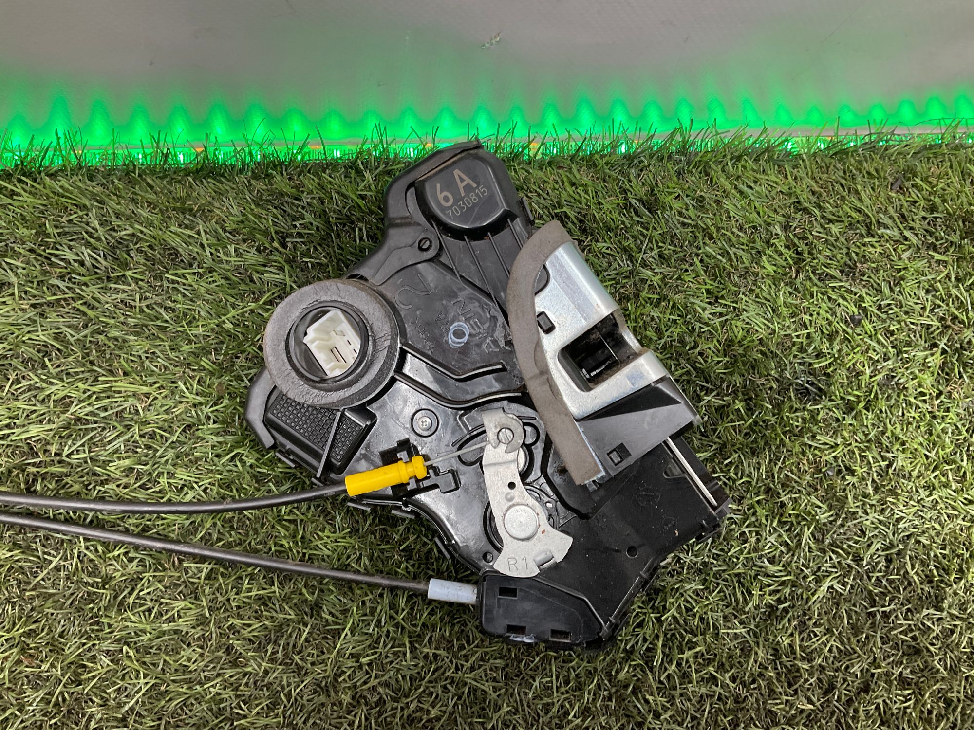 Замок двери правой передней Toyota Land Cruiser 200 рестайлинг 2 (2015—2023) 2017, 3000 рублей, Москва