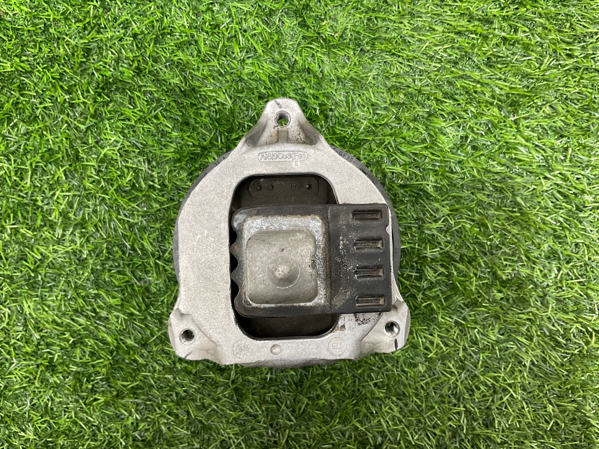 https://ycs.partsauto.market/partsauto-images/thmbs/userImages/h353NjtZg3VDP19b5HMt7LlpbQ93/part/8d39471c-eeb8-4e27-9854-33d824f0d155_1734078219628.jpg