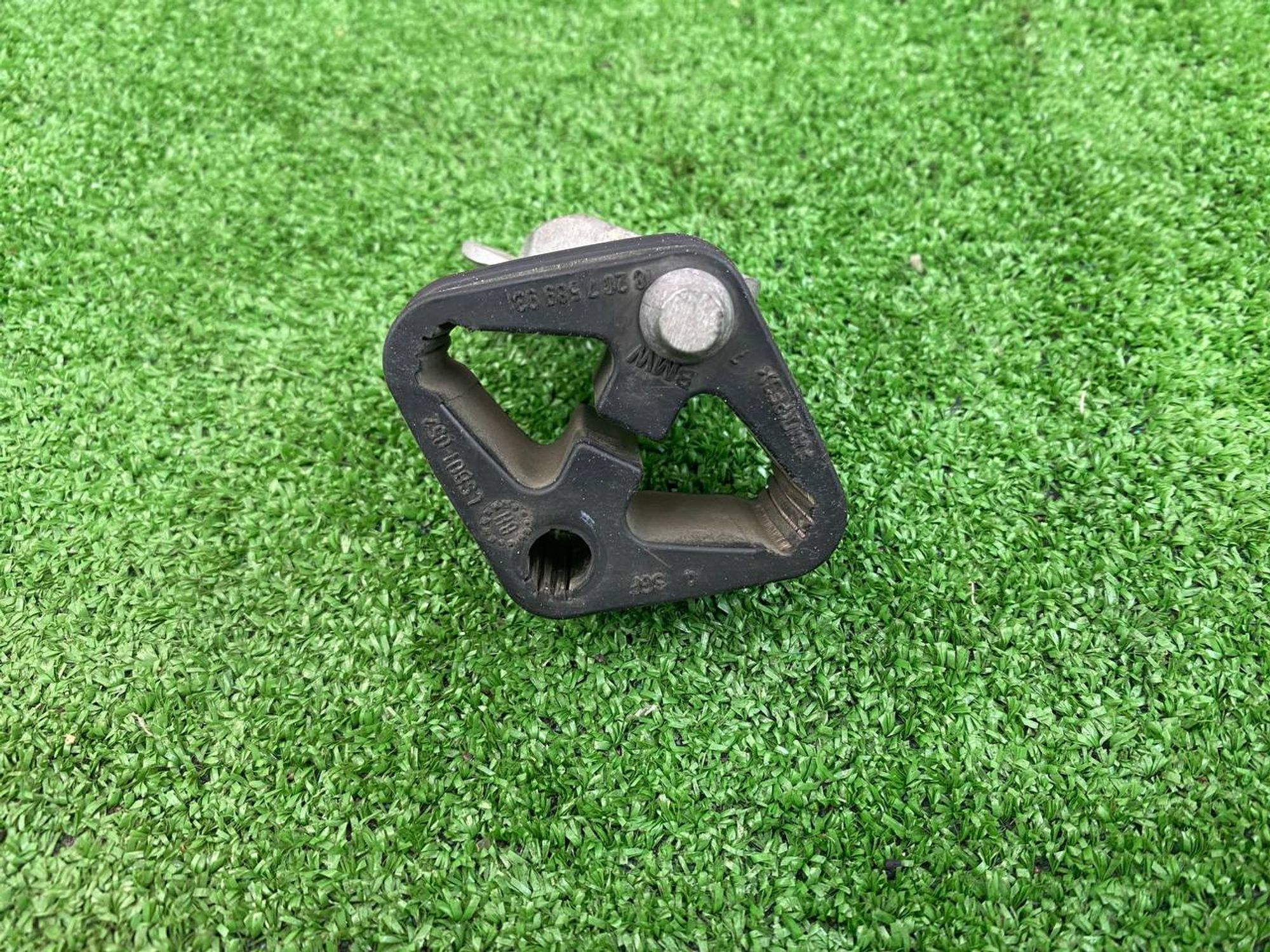 https://ycs.partsauto.market/partsauto-images/thmbs/userImages/h353NjtZg3VDP19b5HMt7LlpbQ93/part/8d7a4528-cfab-4929-af11-fdb223bae753_1743777856241.jpg