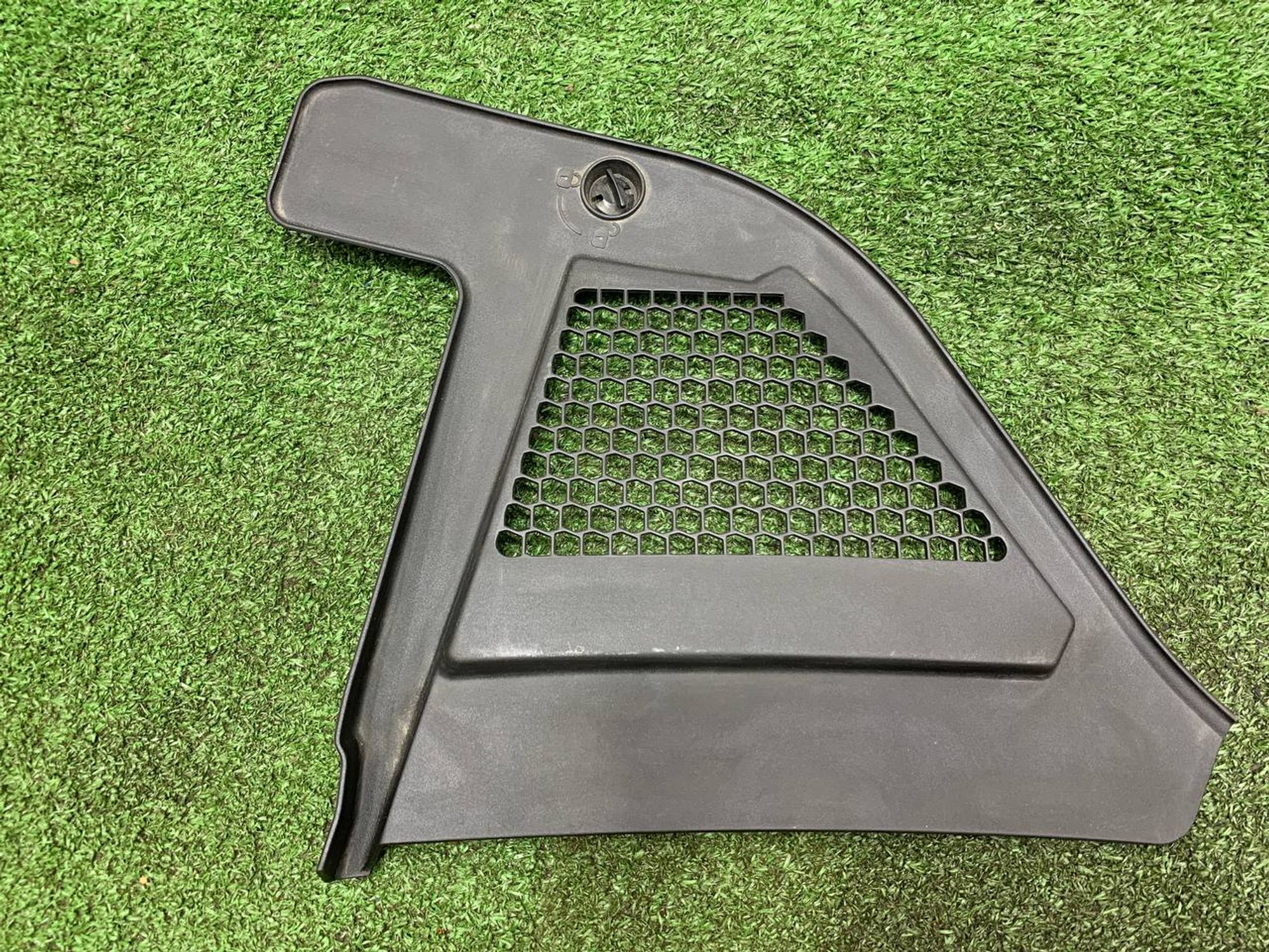 https://ycs.partsauto.market/partsauto-images/thmbs/userImages/h353NjtZg3VDP19b5HMt7LlpbQ93/part/8dd88eec-b808-4e33-a8ae-f6bbd5122a0c_1724327202347.jpg