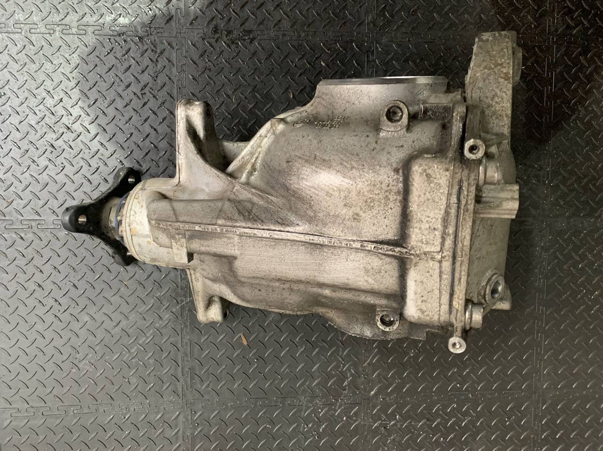 https://ycs.partsauto.market/partsauto-images/thmbs/userImages/h353NjtZg3VDP19b5HMt7LlpbQ93/part/8e0ba794-72af-4e6f-86fb-98fec1015f9e_1732179830588.jpg