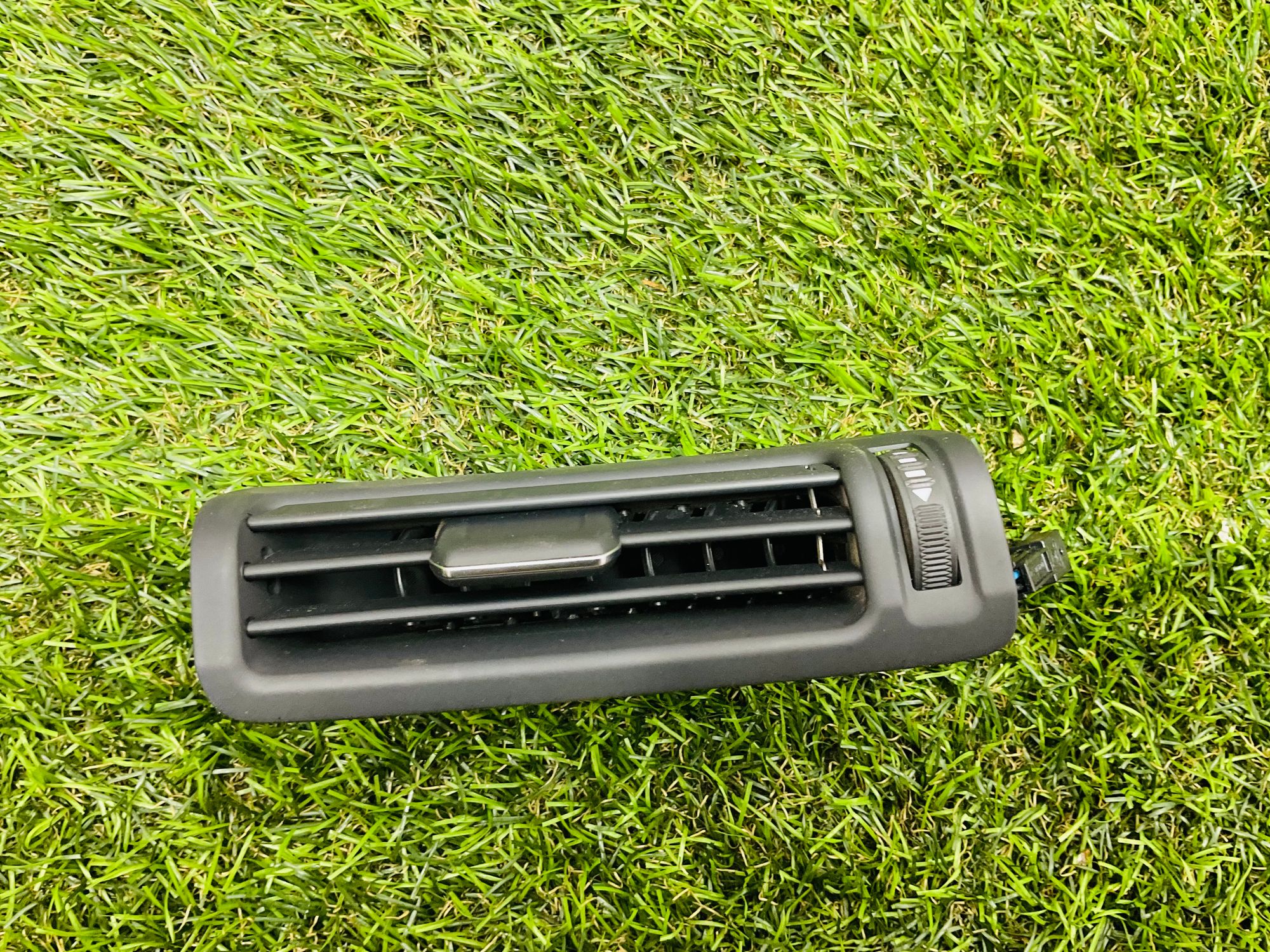 https://ycs.partsauto.market/partsauto-images/thmbs/userImages/h353NjtZg3VDP19b5HMt7LlpbQ93/part/8e0fa356-e555-4f10-8c7d-47666c1c72b0_1785574717691.jpg
