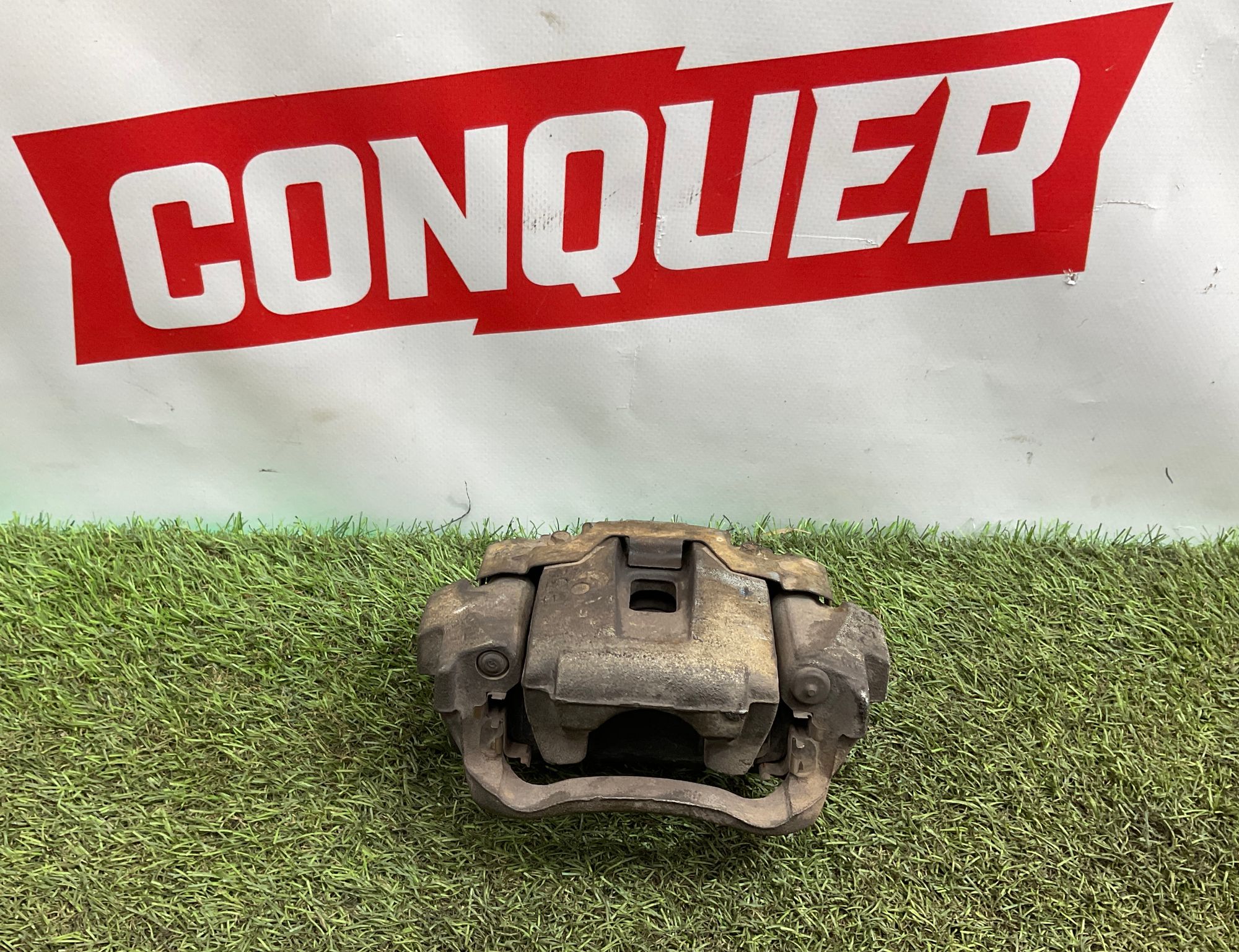 Суппорт тормозной задний левый Toyota Land Cruiser 200 рестайлинг 2 (2015—2023) 2017, 10000 рублей, Москва