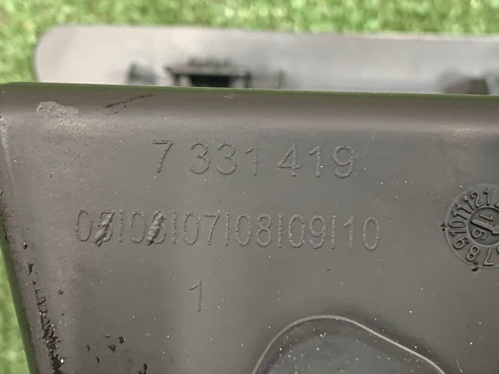 https://ycs.partsauto.market/partsauto-images/thmbs/userImages/h353NjtZg3VDP19b5HMt7LlpbQ93/part/8ee7d934-8e96-45e8-bbc5-f32d5a8dee79_1731684399244.jpg