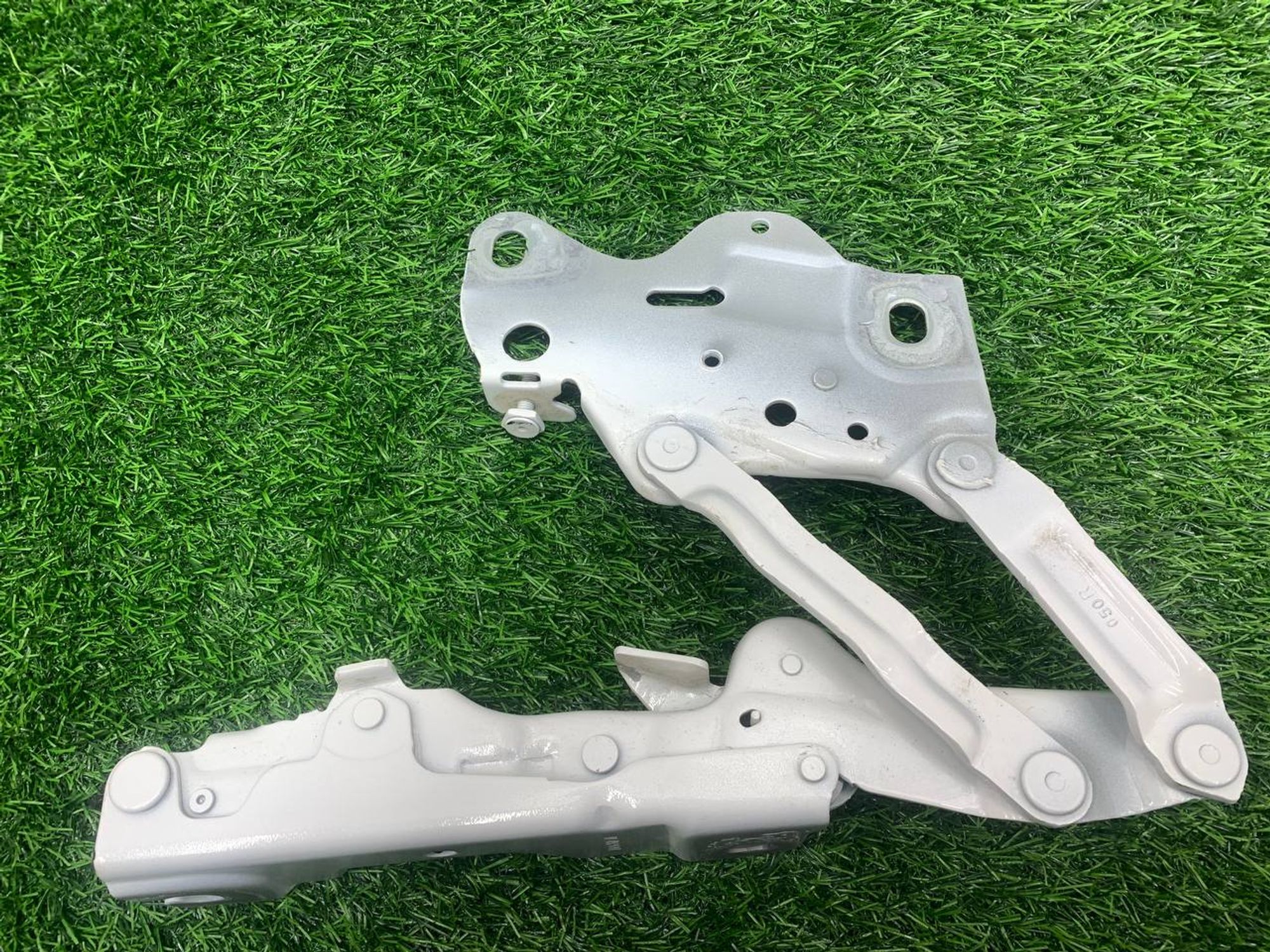 https://ycs.partsauto.market/partsauto-images/thmbs/userImages/h353NjtZg3VDP19b5HMt7LlpbQ93/part/8ee812e4-62fc-4b1d-bc66-a580b46b6de1_1732784351758.jpg