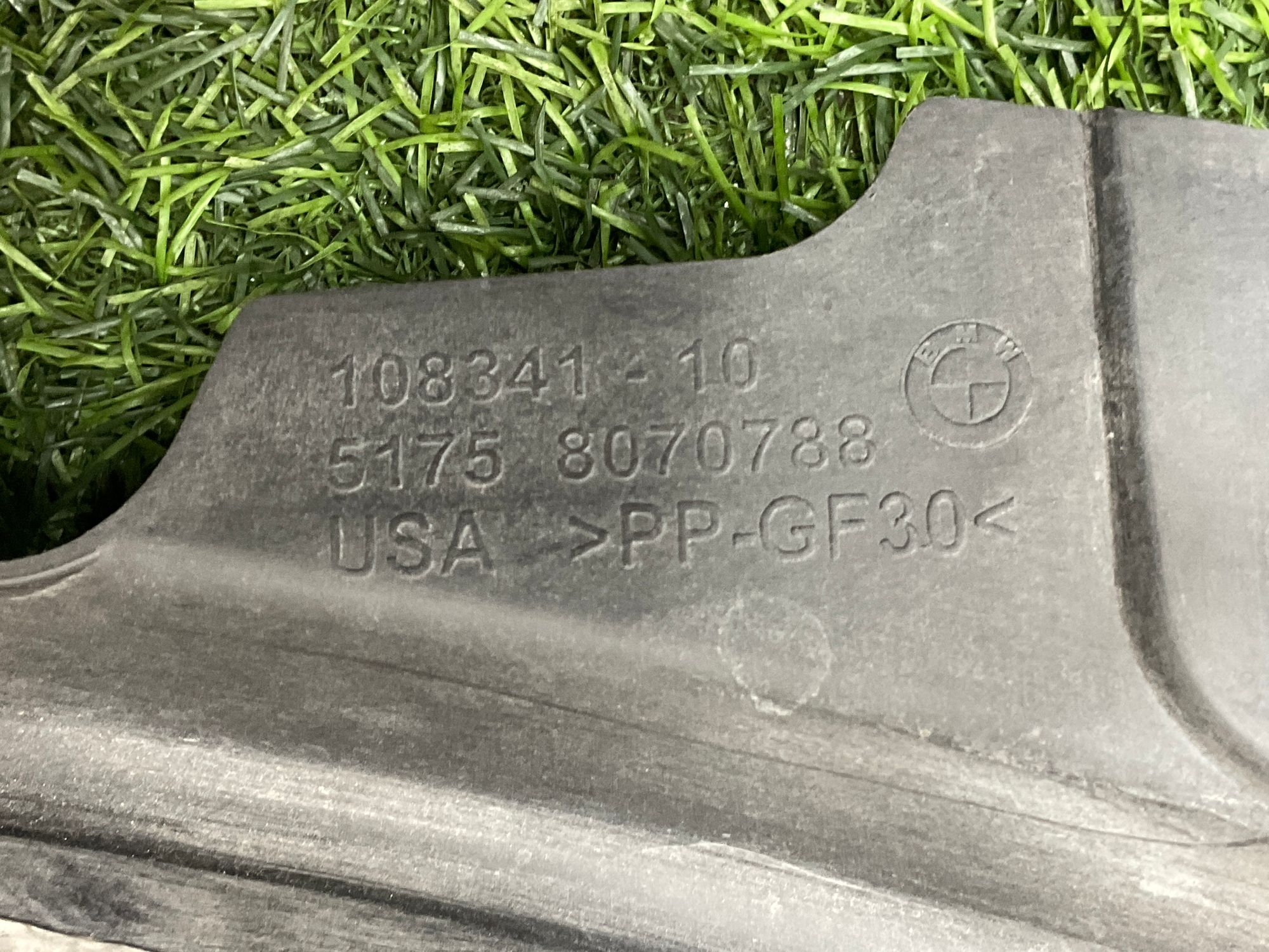 https://ycs.partsauto.market/partsauto-images/thmbs/userImages/h353NjtZg3VDP19b5HMt7LlpbQ93/part/8f49fdba-3111-4c7b-9e09-07645c4fbad9_1734683268229.jpg