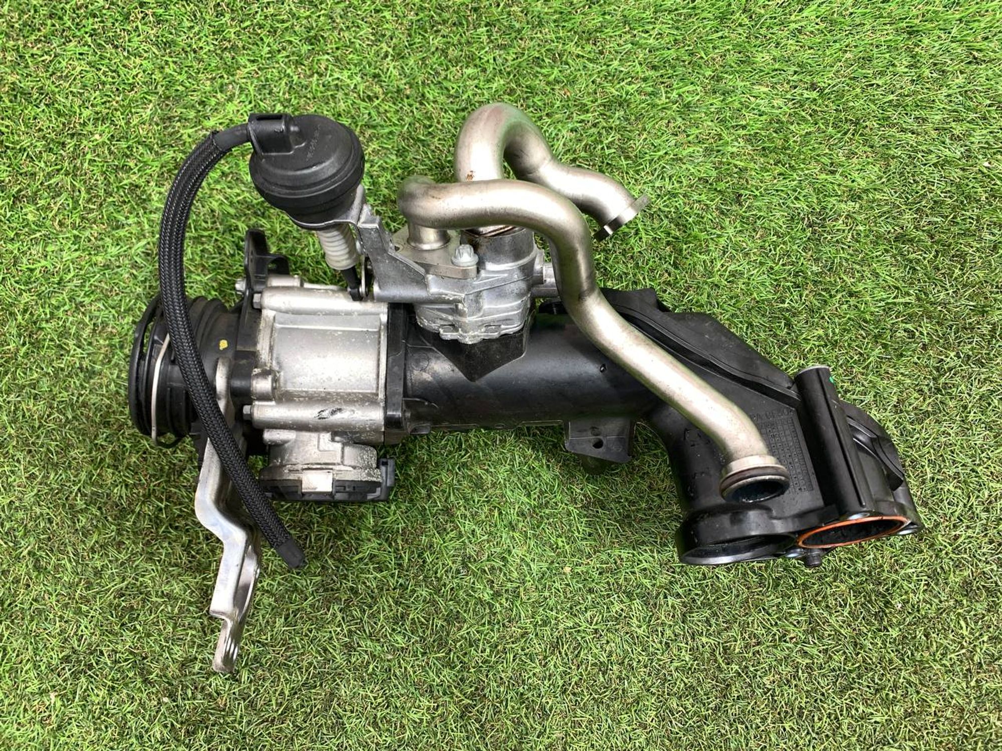 https://ycs.partsauto.market/partsauto-images/thmbs/userImages/h353NjtZg3VDP19b5HMt7LlpbQ93/part/91a614bd-e1c2-4b3a-98ab-7aa9e66783b5_1718803638489.jpg