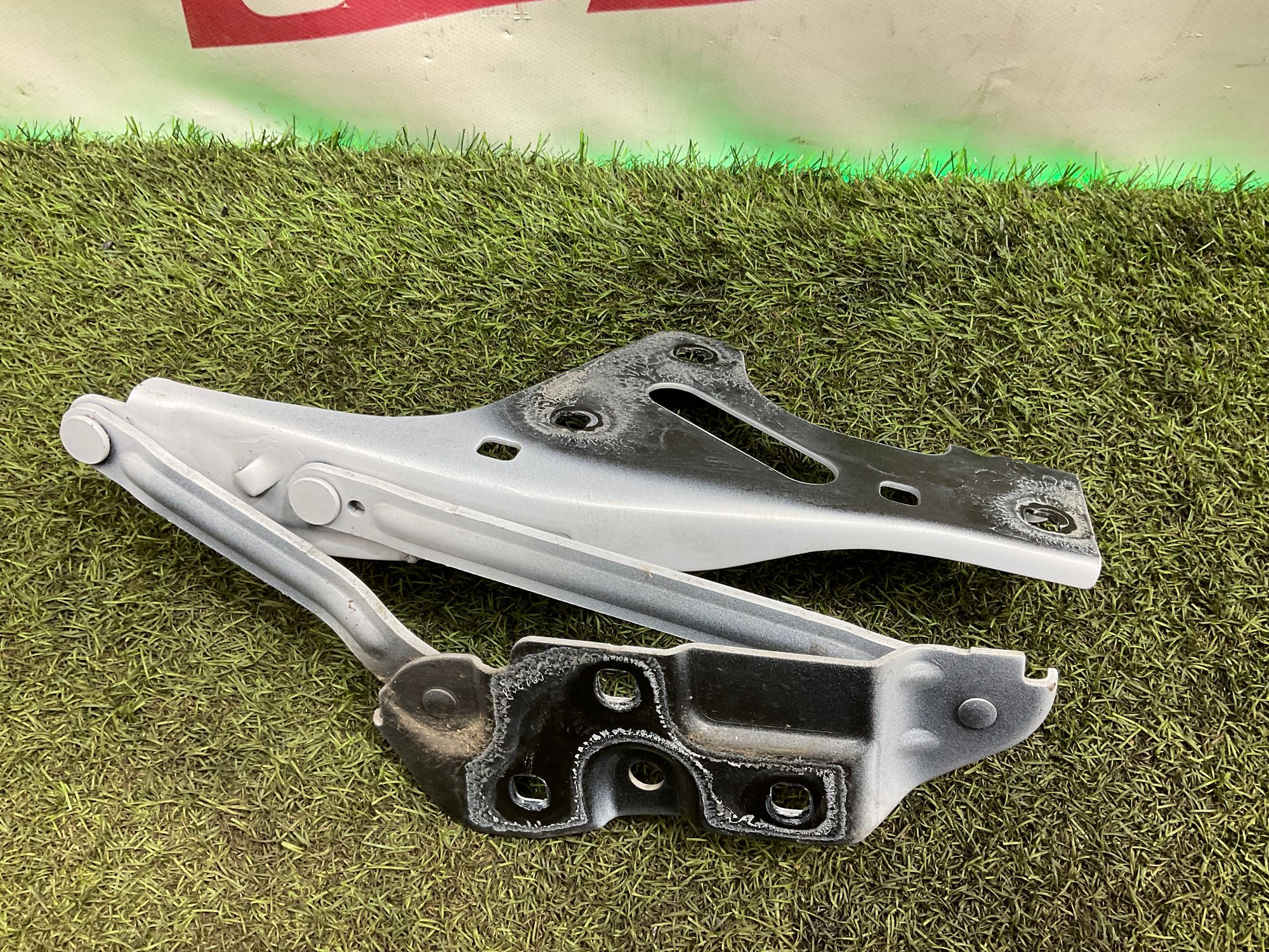 Петля капота правая Land Rover Defender II L663 2022, 7000 рублей, Москва