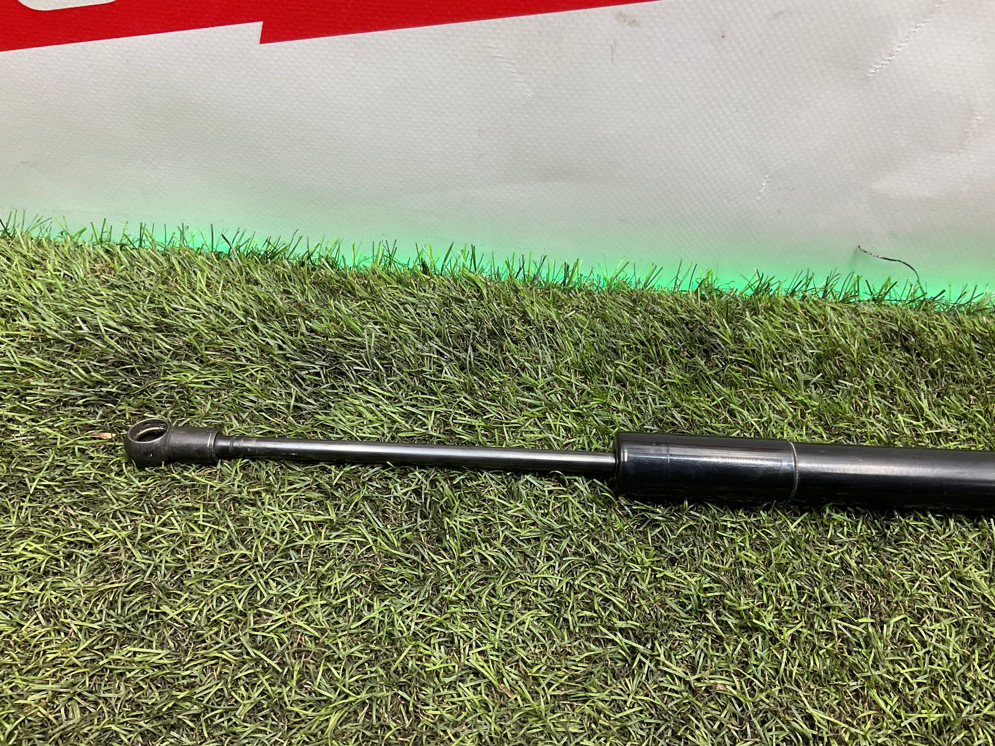 Амортизатор крышки багажника Land Rover Defender II L663 2022, 6500 рублей, Москва