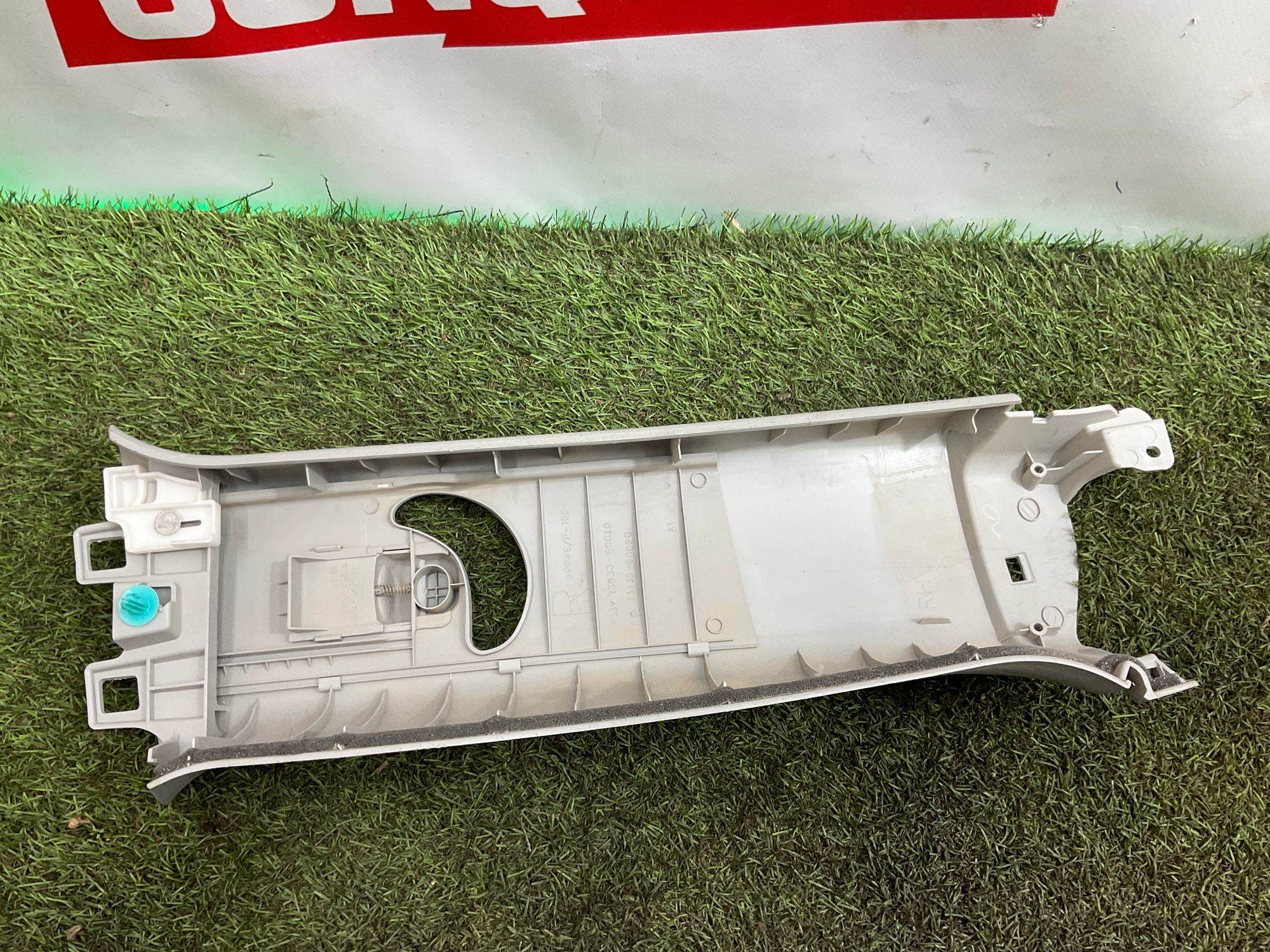 Обшивка стойки задняя правая Toyota Land Cruiser 200 рестайлинг 2 (2015—2023) 2017, 4000 рублей, Москва