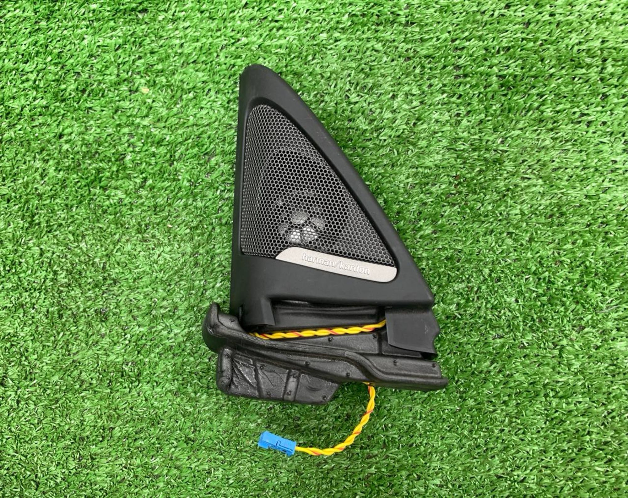 https://ycs.partsauto.market/partsauto-images/thmbs/userImages/h353NjtZg3VDP19b5HMt7LlpbQ93/part/92460c25-8b76-4288-ac24-e9b7979f029d_1719576276816.jpg