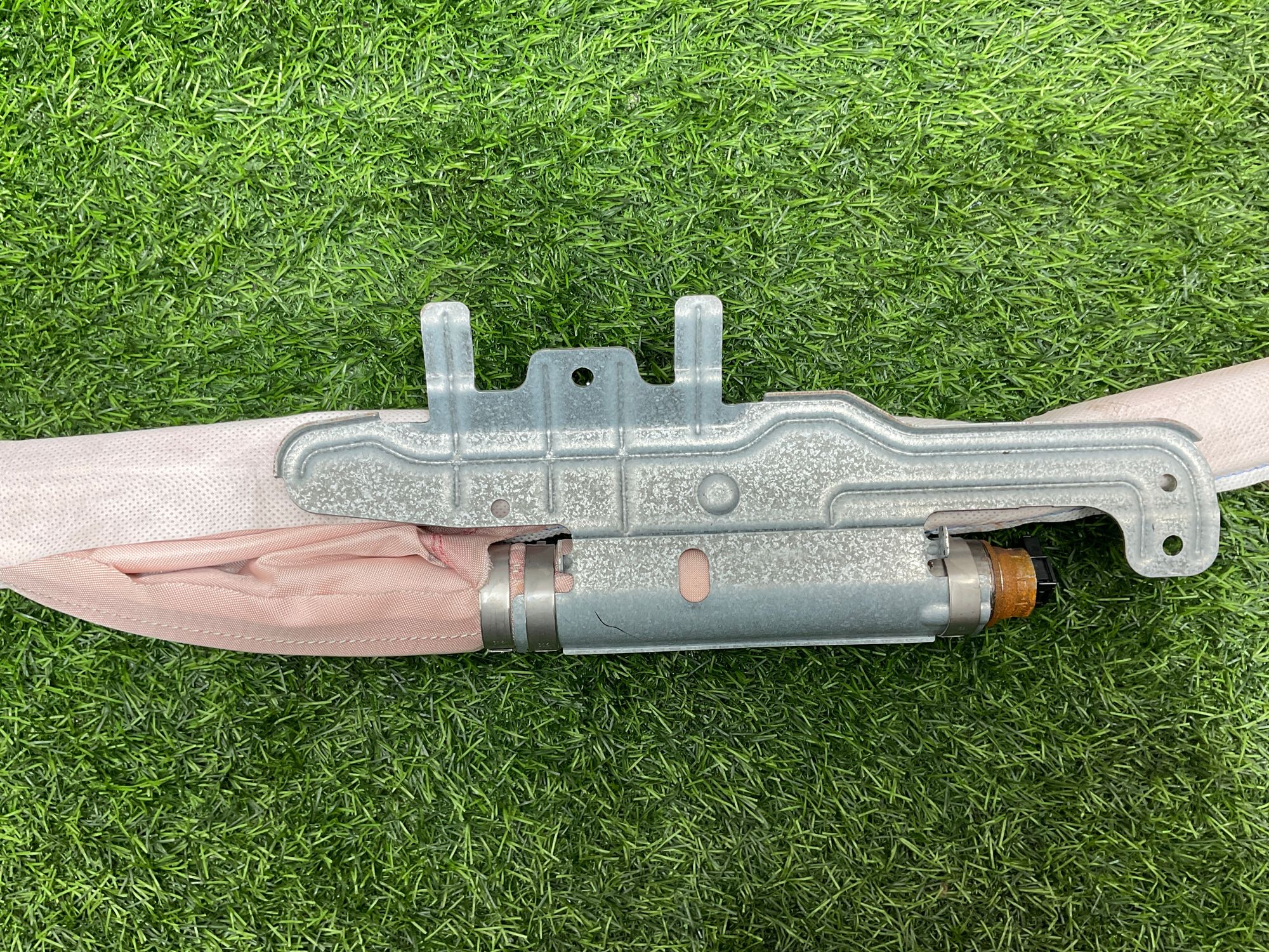 https://ycs.partsauto.market/partsauto-images/thmbs/userImages/h353NjtZg3VDP19b5HMt7LlpbQ93/part/92843432-0ac0-4e49-a7cb-bda632fd3c72_1736241396868.jpg