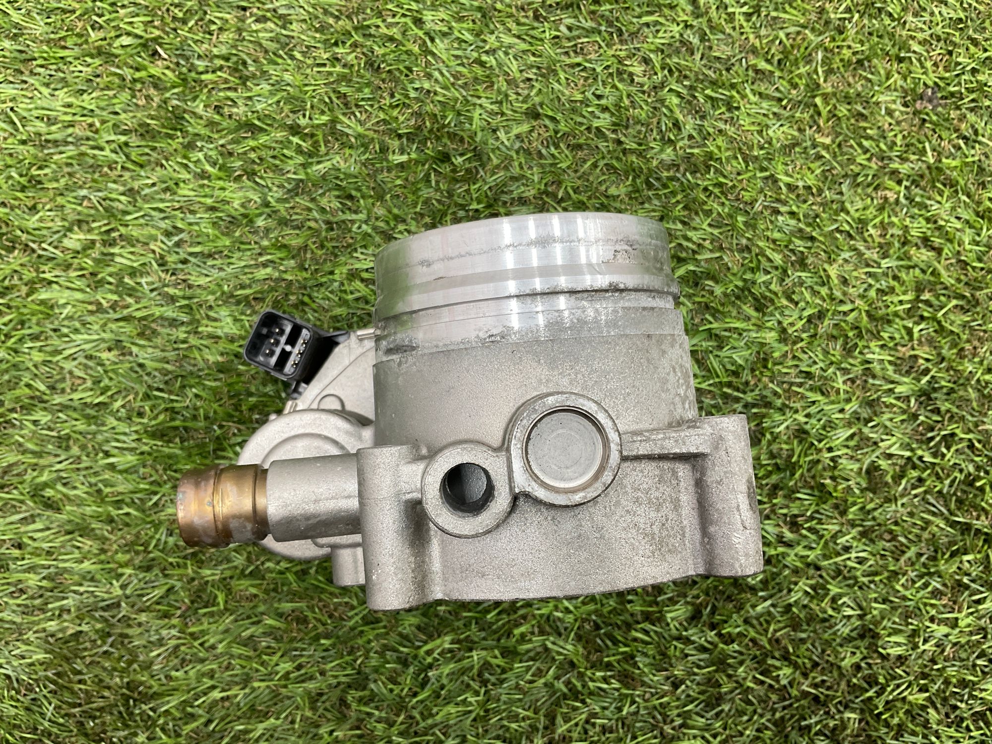 Дроссельная заслонка BMW 5 серия, F10/F11/F07 рестайлинг, 2000 рублей, Москва