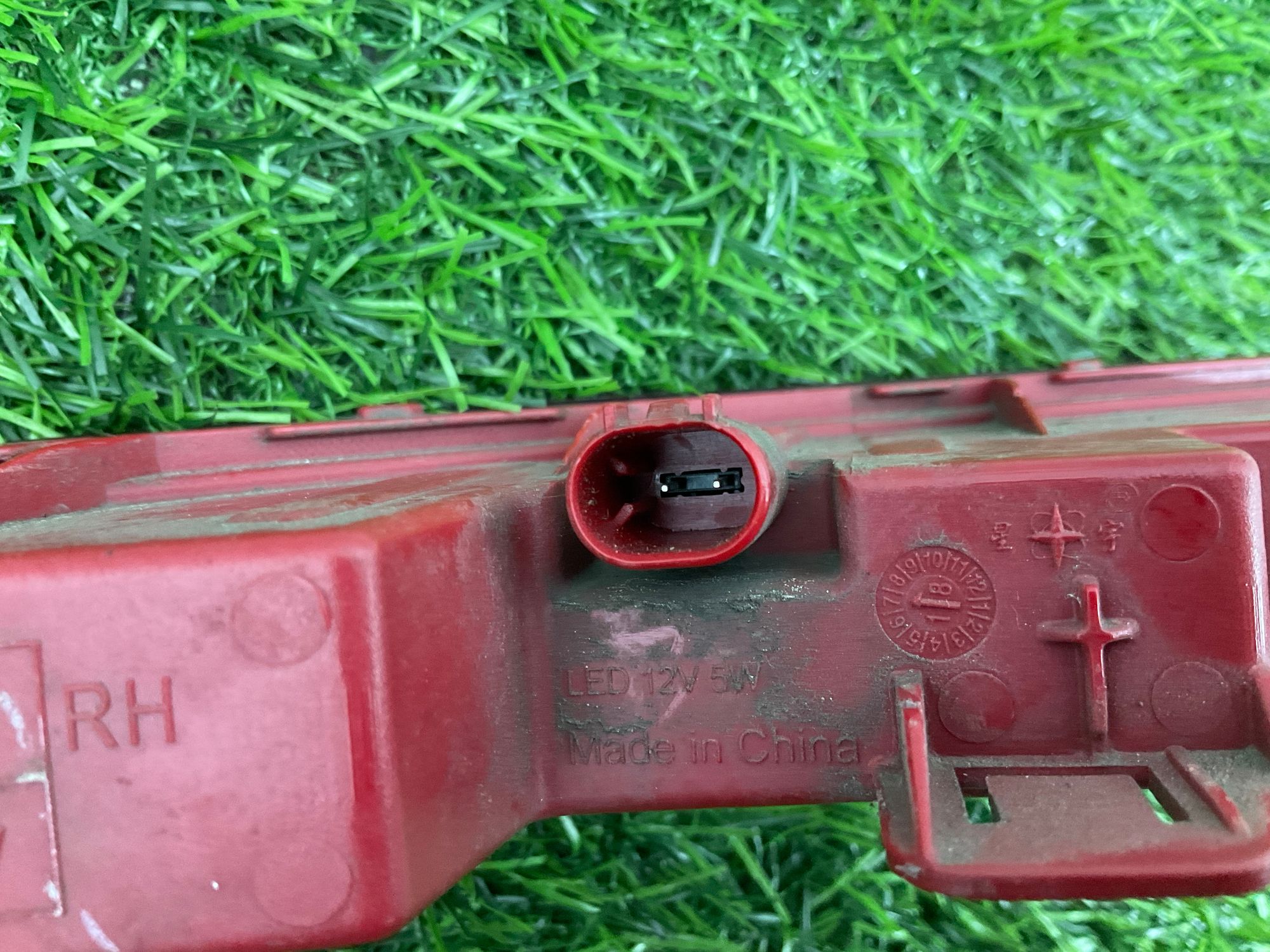 https://ycs.partsauto.market/partsauto-images/thmbs/userImages/h353NjtZg3VDP19b5HMt7LlpbQ93/part/92c15ec5-2dd9-4af3-8b9f-2a46f387fc0c_1741698076497.jpg