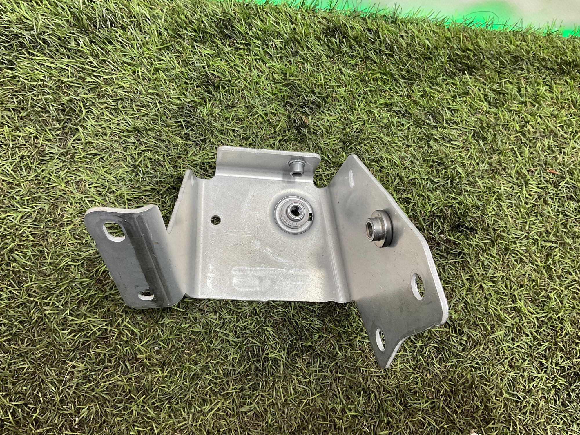 Крепление задней арки колеса левое Land Rover Defender II L663 2022, 3000 рублей, Москва