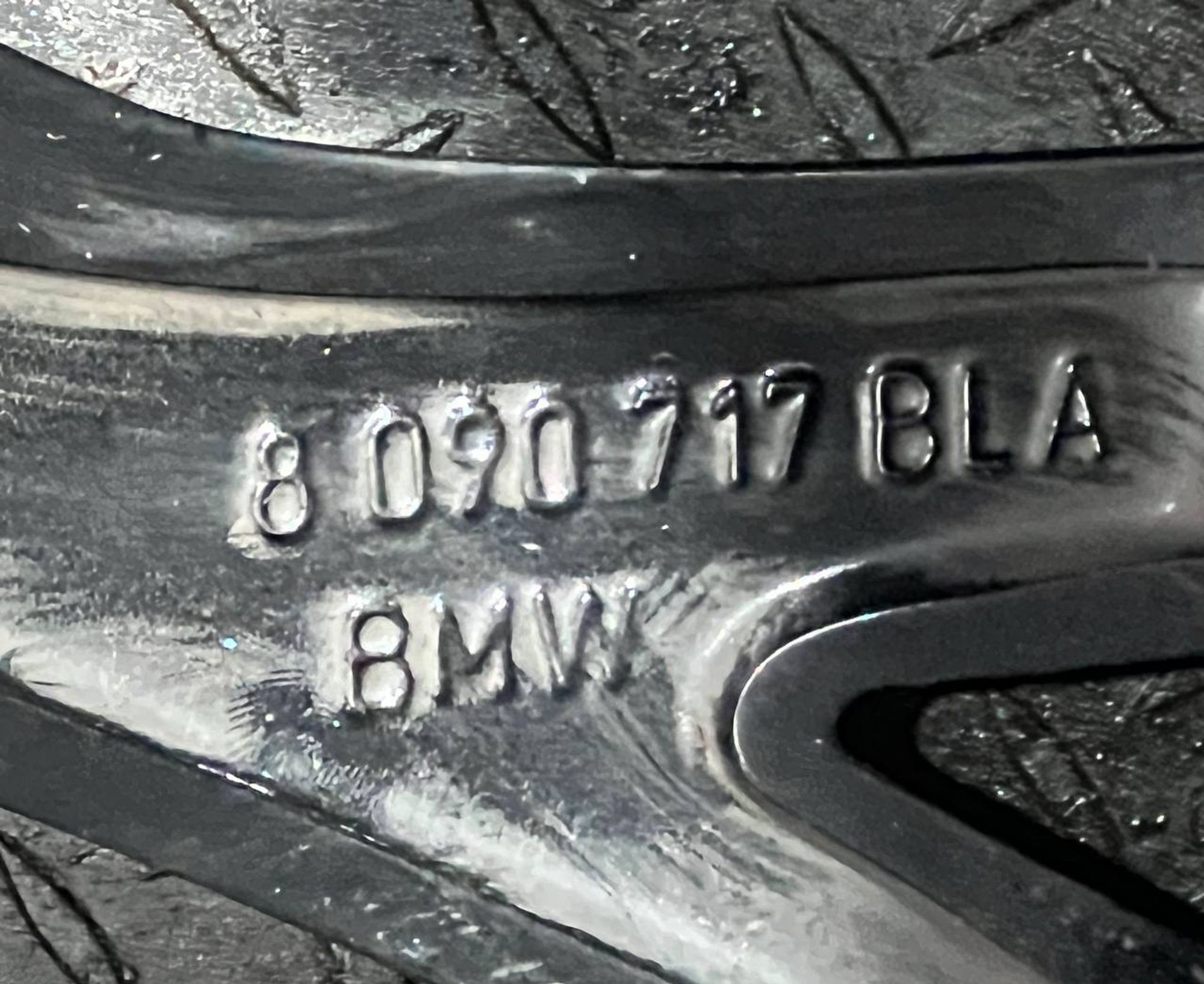 https://ycs.partsauto.market/partsauto-images/thmbs/userImages/h353NjtZg3VDP19b5HMt7LlpbQ93/part/93ce3695-7ac0-4391-85ea-57adedbbffc3_1733318671231.jpg