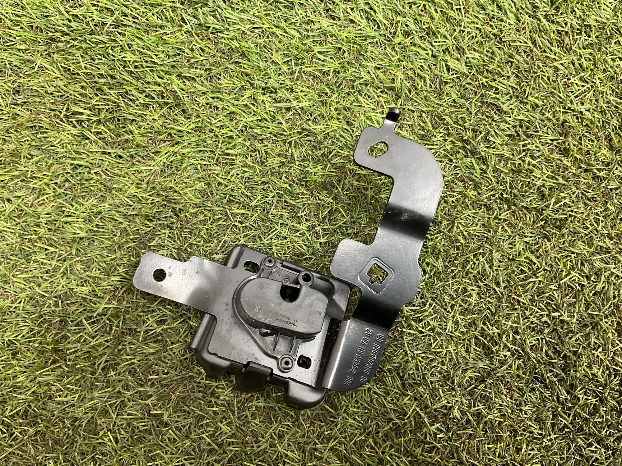 Кронштейн шторки багажника левый BMW 3 серия, G21, 2000 рублей, Москва