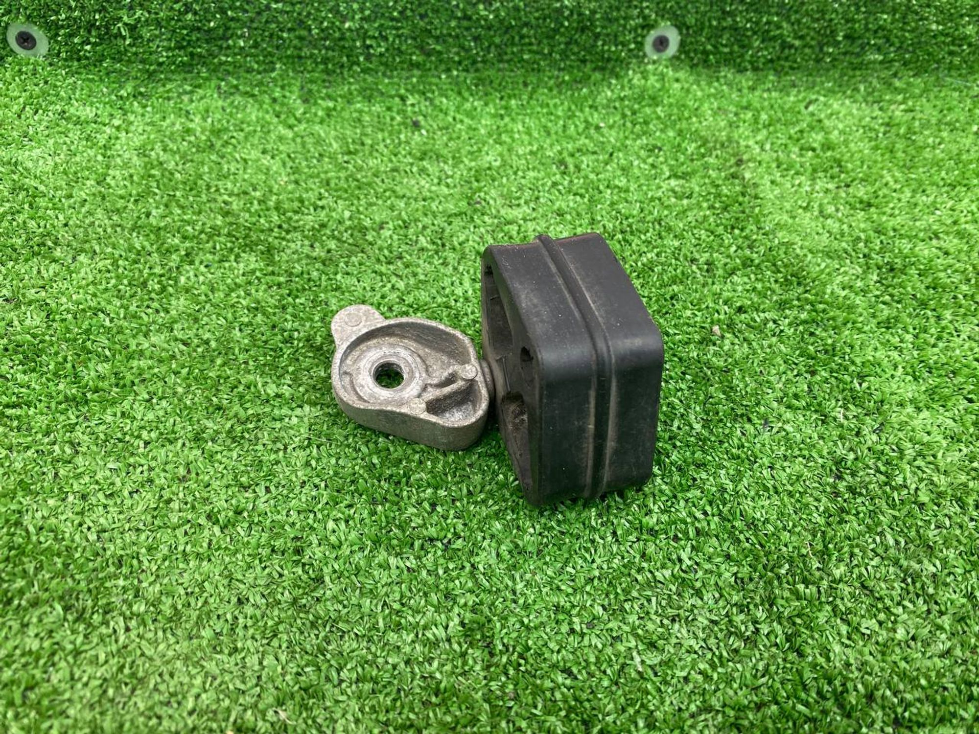 https://ycs.partsauto.market/partsauto-images/thmbs/userImages/h353NjtZg3VDP19b5HMt7LlpbQ93/part/945cc5d7-422c-40db-91d3-2e4f086be2f2_1743778897903.jpg
