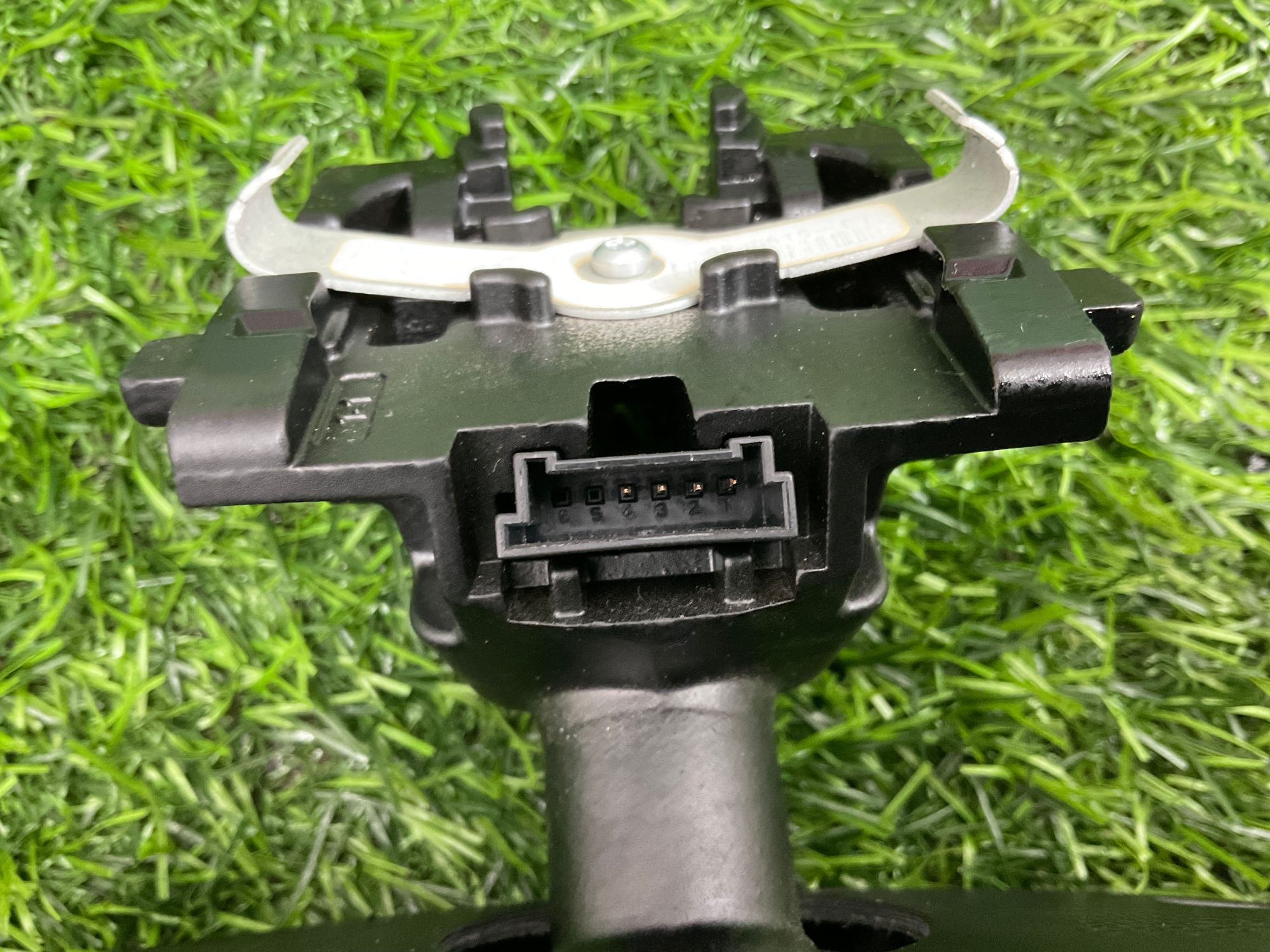https://ycs.partsauto.market/partsauto-images/thmbs/userImages/h353NjtZg3VDP19b5HMt7LlpbQ93/part/9480187b-8286-4c2c-8e29-42ee9f765d8c_1741694500882.jpg