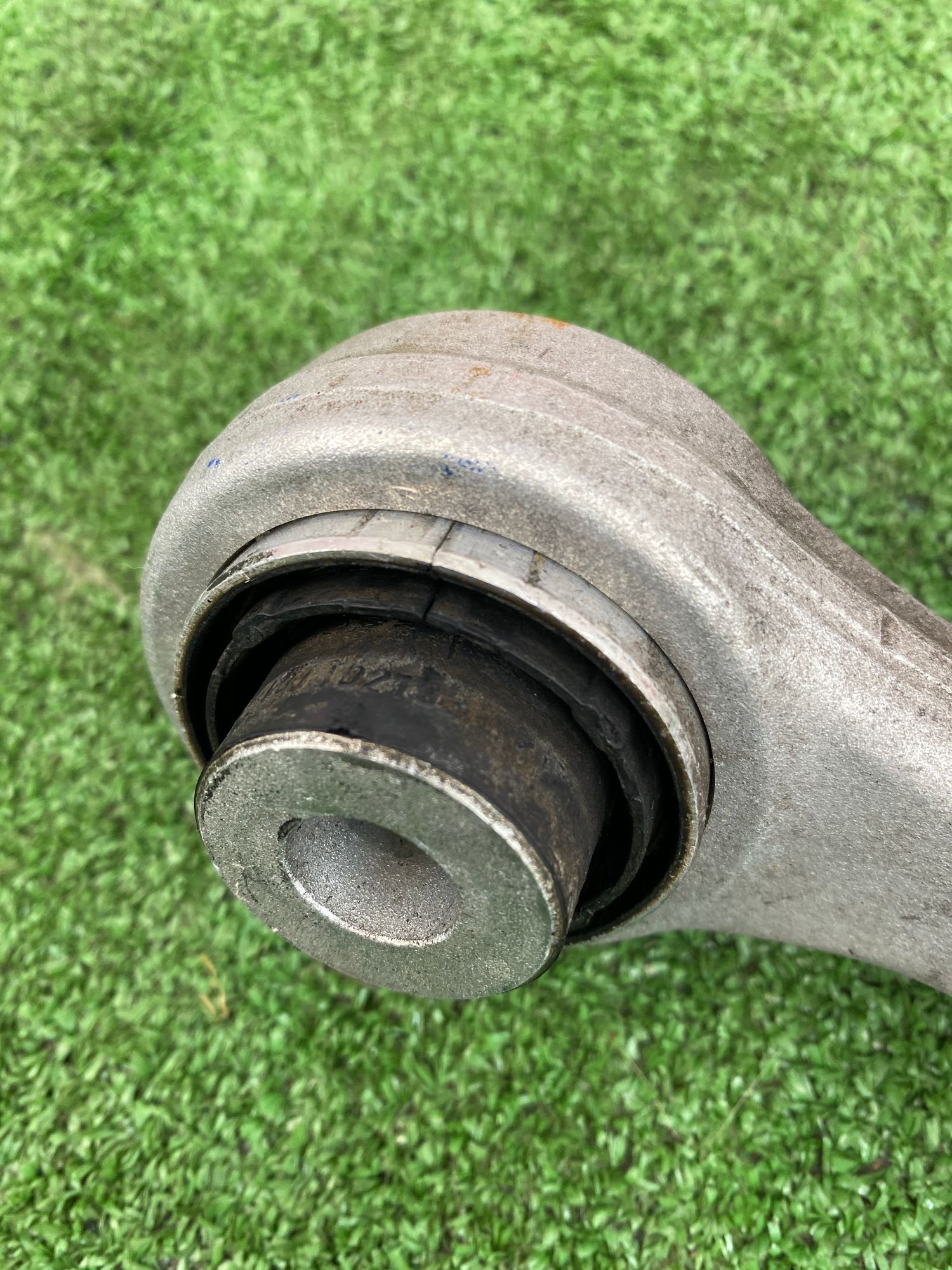 https://ycs.partsauto.market/partsauto-images/thmbs/userImages/h353NjtZg3VDP19b5HMt7LlpbQ93/part/94bc8a63-8d55-441d-92c5-77298e012b74_1749554322698.jpg
