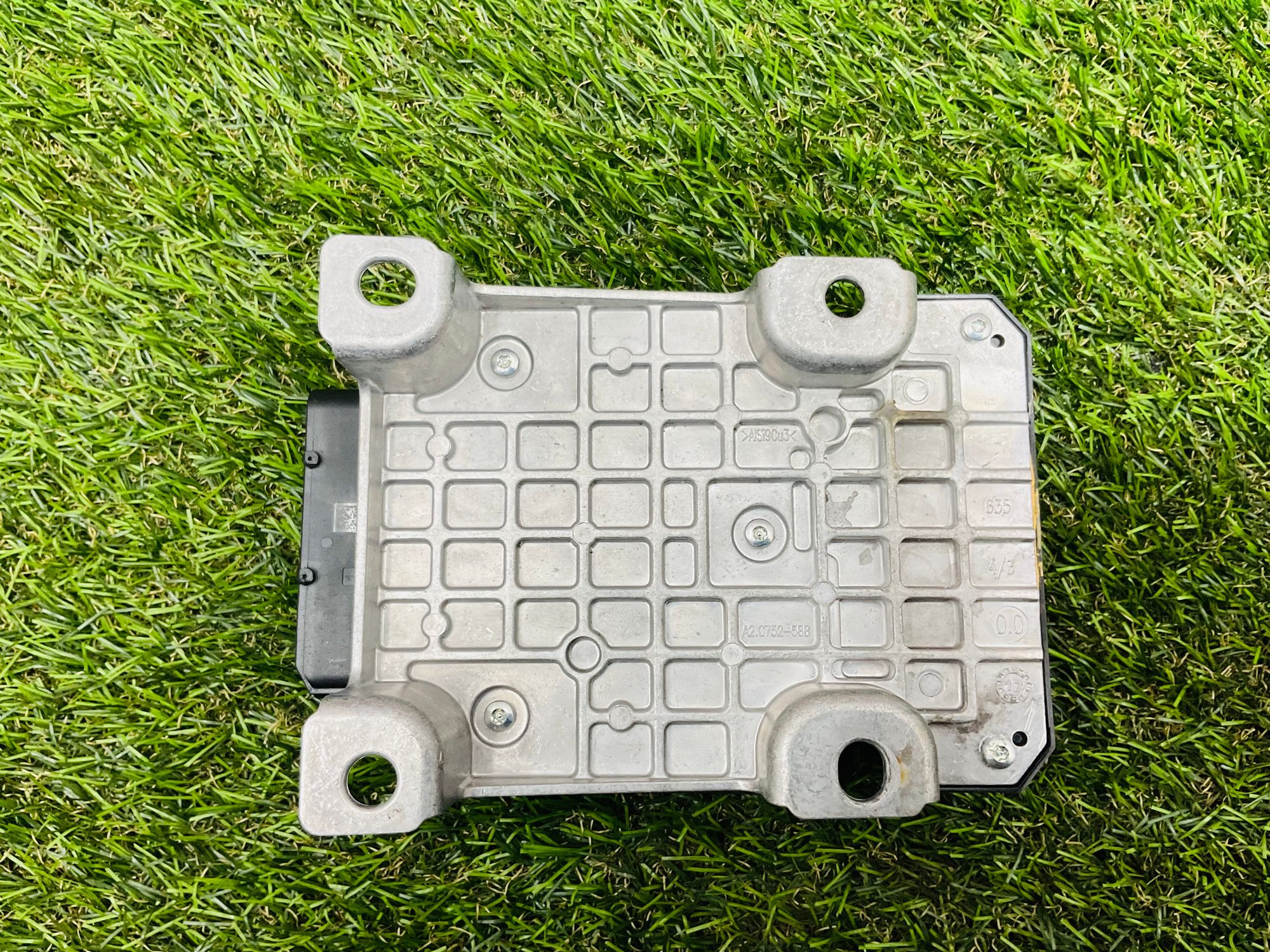 https://ycs.partsauto.market/partsauto-images/thmbs/userImages/h353NjtZg3VDP19b5HMt7LlpbQ93/part/951a5923-b3d9-4763-8710-53888d4a59b3_1785851179571.jpg