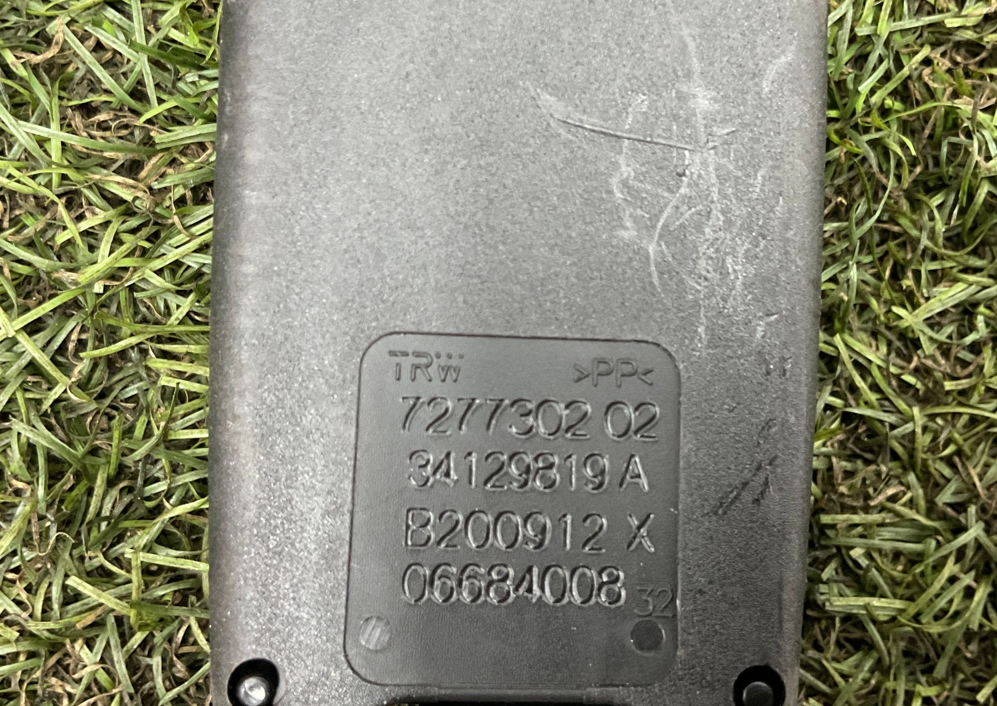 Замок ремня безопасности задний средний BMW 6 F06, 1000 рублей, Москва