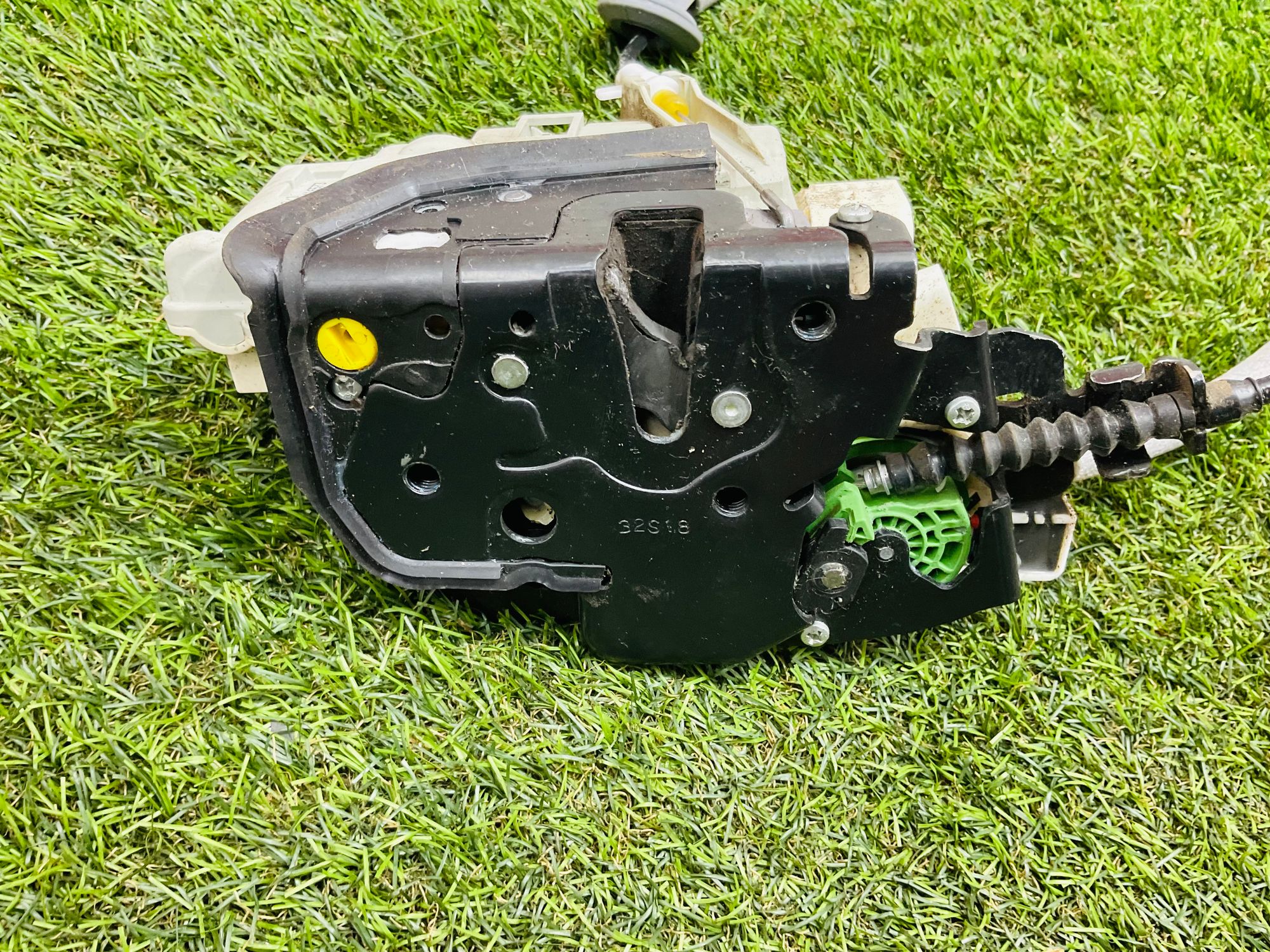 https://ycs.partsauto.market/partsauto-images/thmbs/userImages/h353NjtZg3VDP19b5HMt7LlpbQ93/part/959a2f81-614d-4b36-b7a3-85445e10c976_1786352964579.jpg