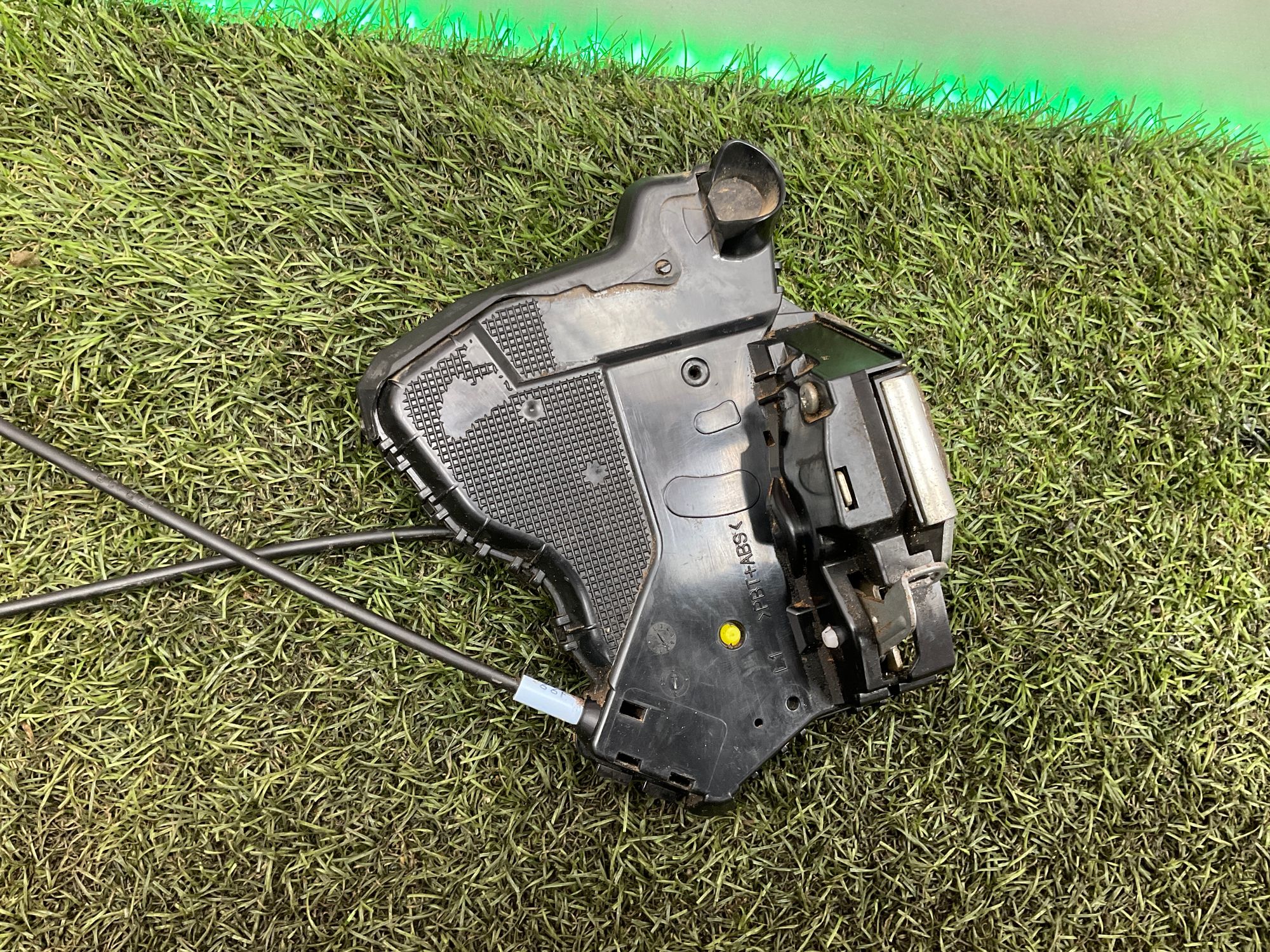 Замок двери левой передней Toyota Land Cruiser 200 рестайлинг 2 (2015—2023) 2017, 3000 рублей, Москва