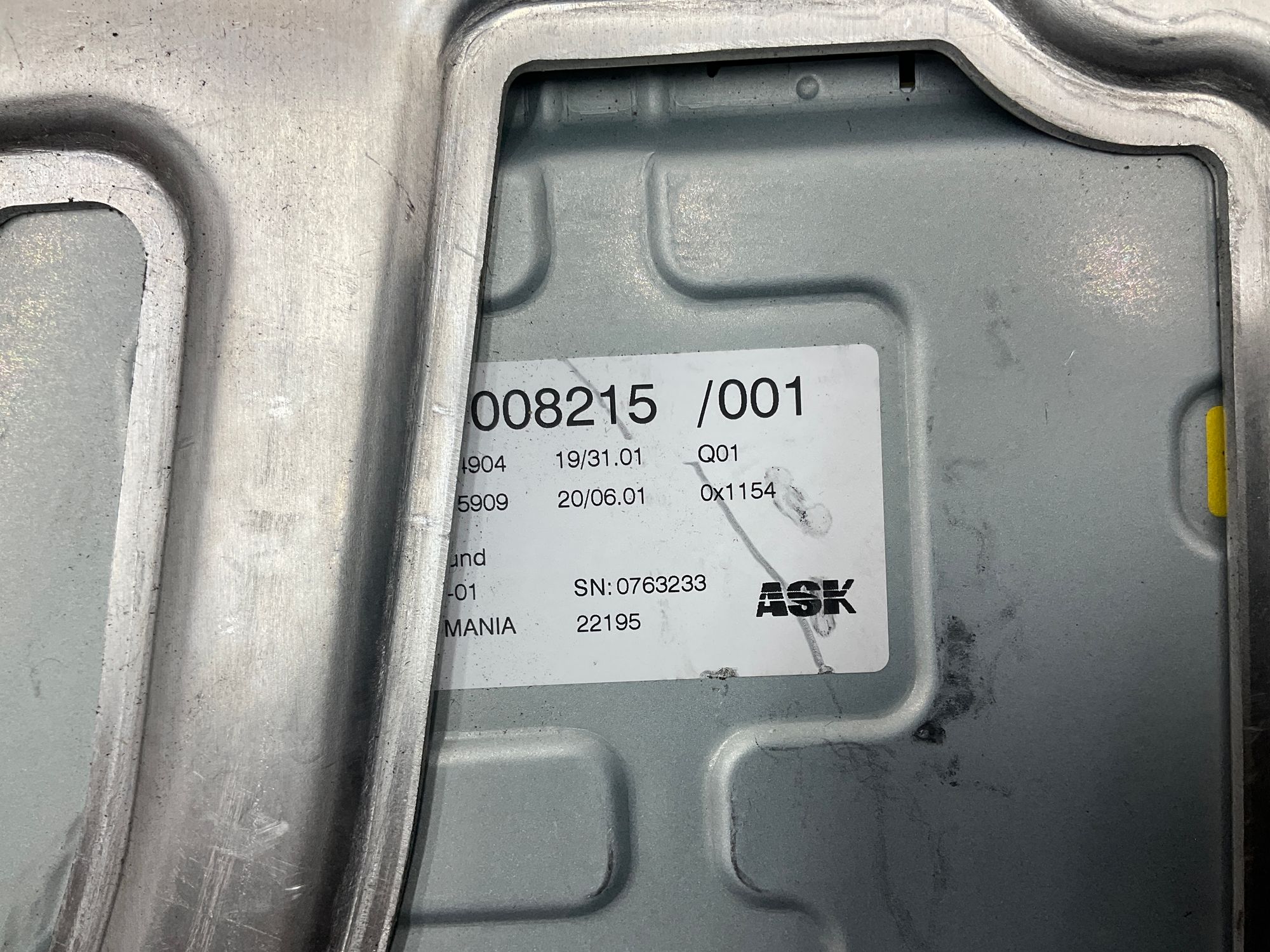 https://ycs.partsauto.market/partsauto-images/thmbs/userImages/h353NjtZg3VDP19b5HMt7LlpbQ93/part/962b6441-143c-42a5-9e79-51865d155b7d_1736948182585.jpg