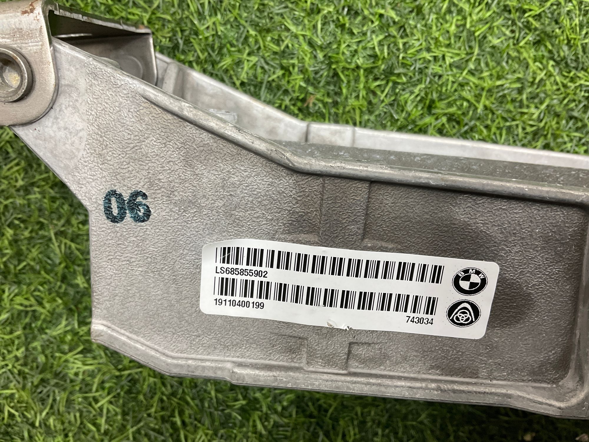 https://ycs.partsauto.market/partsauto-images/thmbs/userImages/h353NjtZg3VDP19b5HMt7LlpbQ93/part/96fd8b9f-1eb5-4cb2-8a38-c2e0ef53adc9_1736324692300.jpg