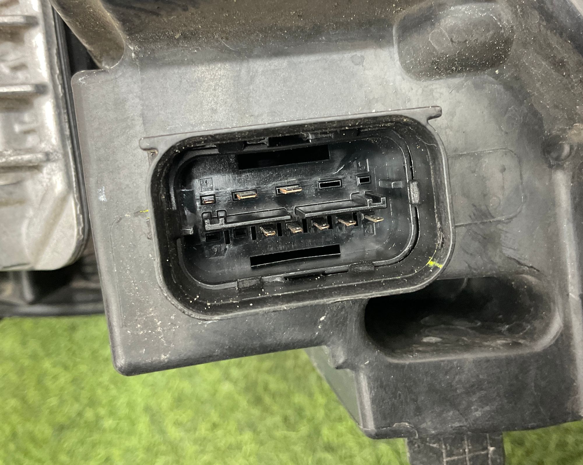 https://ycs.partsauto.market/partsauto-images/thmbs/userImages/h353NjtZg3VDP19b5HMt7LlpbQ93/part/977ac153-3e10-4d88-b175-4ca664841179_1744808529851.jpg