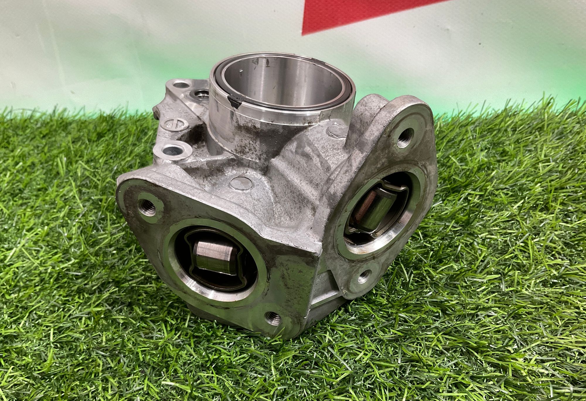 https://ycs.partsauto.market/partsauto-images/thmbs/userImages/h353NjtZg3VDP19b5HMt7LlpbQ93/part/98043735-6ad2-4c69-8a51-adf924c8be87_1743752405316.jpg