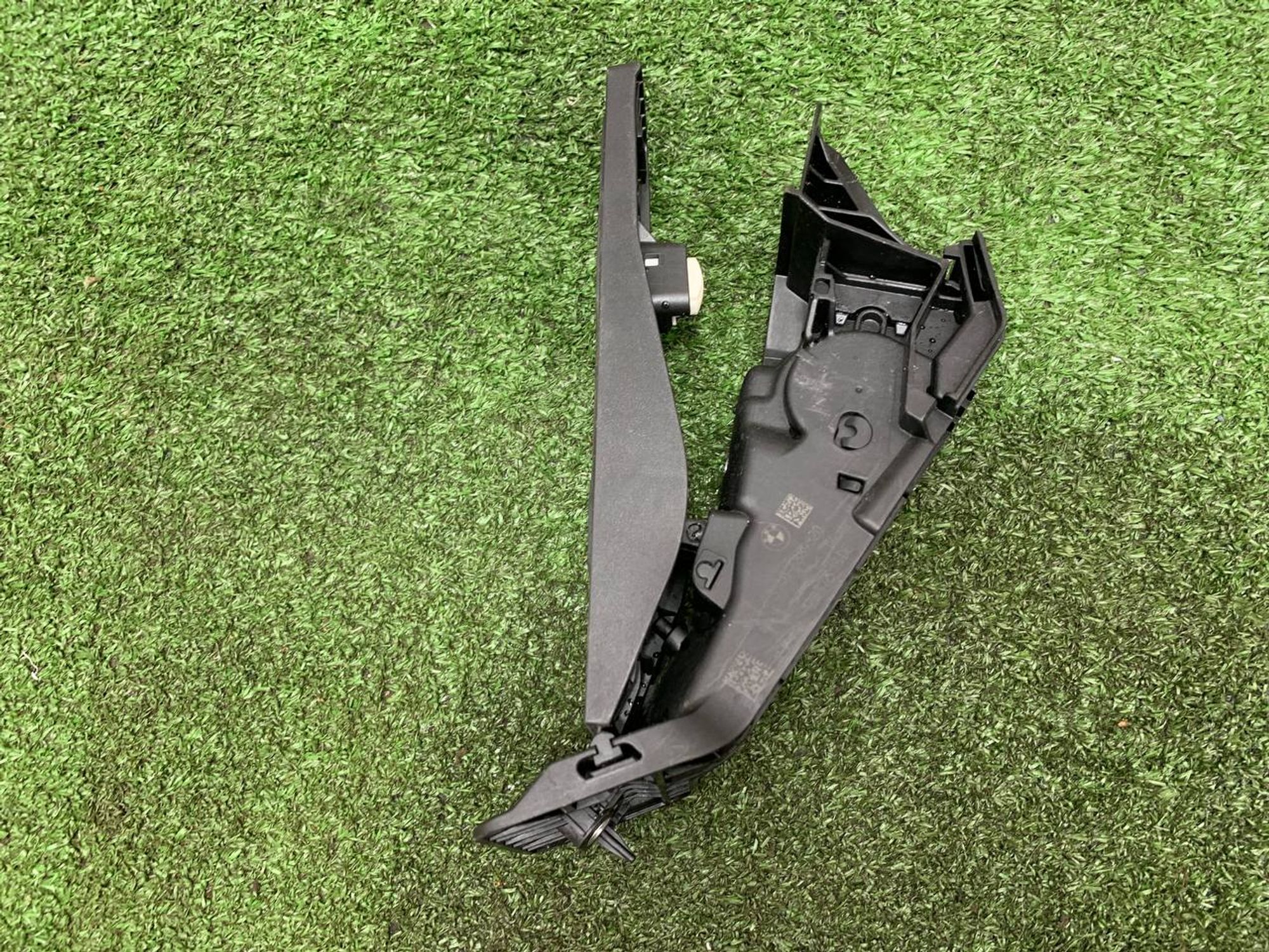 https://ycs.partsauto.market/partsauto-images/thmbs/userImages/h353NjtZg3VDP19b5HMt7LlpbQ93/part/996cad54-86c8-4517-b0ca-d09f267419b6_1724326928442.jpg