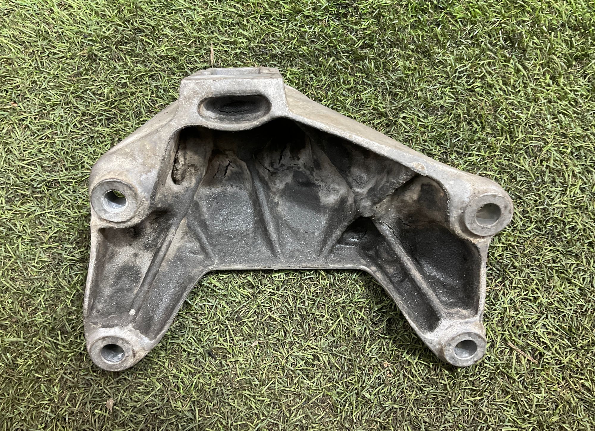 Кронштейн двигателя правый B57 BMW X7, G07 рестайлинг, 4000 рублей, Москва