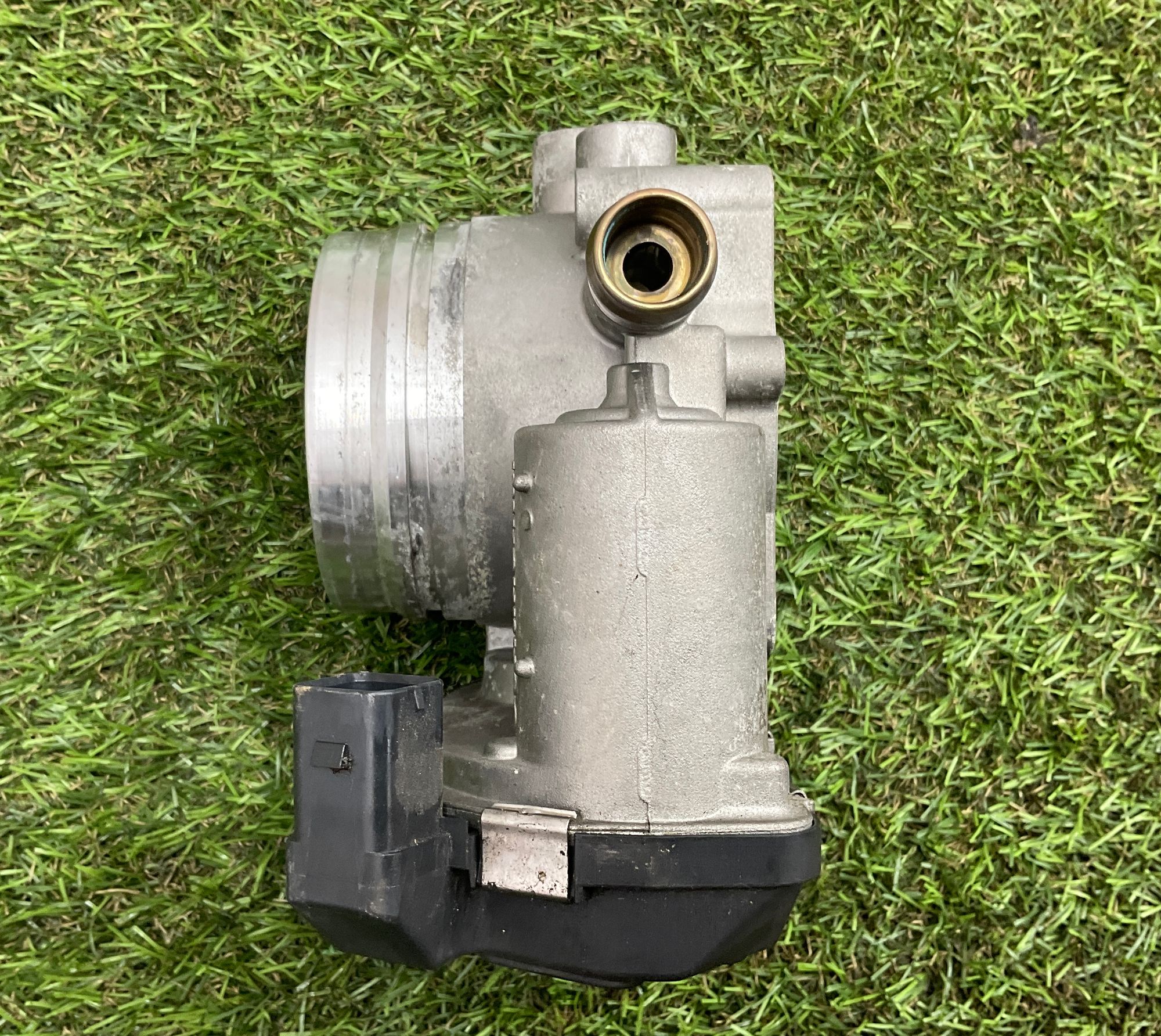 Дроссельная заслонка BMW 5 серия, F10/F11/F07 рестайлинг, 2000 рублей, Москва