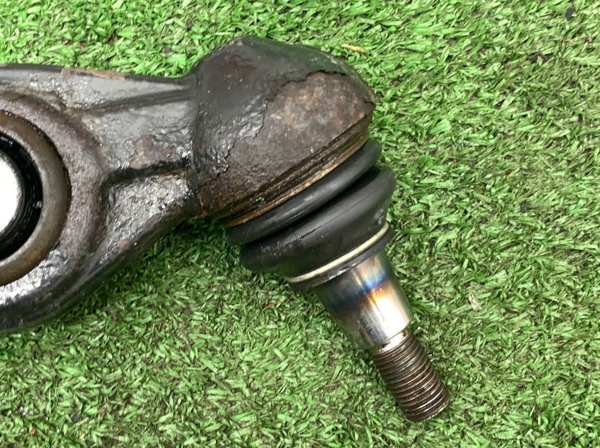 https://ycs.partsauto.market/partsauto-images/thmbs/userImages/h353NjtZg3VDP19b5HMt7LlpbQ93/part/99bb3656-d518-432d-8dee-225cfec6ad16_1727690018732.jpg
