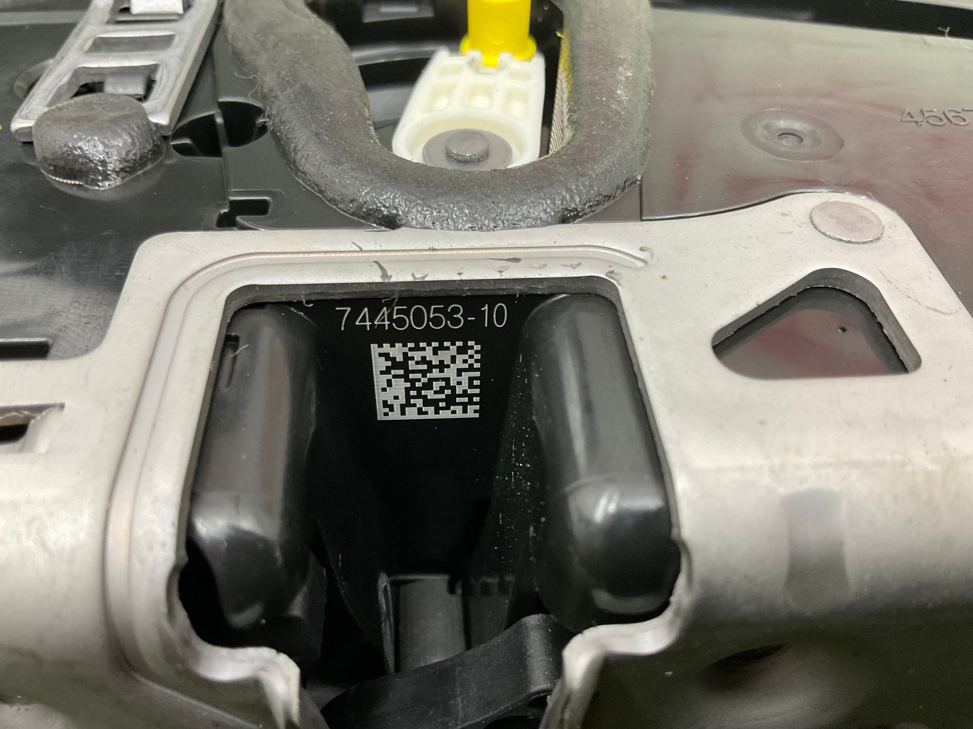 https://ycs.partsauto.market/partsauto-images/thmbs/userImages/h353NjtZg3VDP19b5HMt7LlpbQ93/part/99d38876-477e-4913-910e-6d8c632b97be_1781530533960.jpg