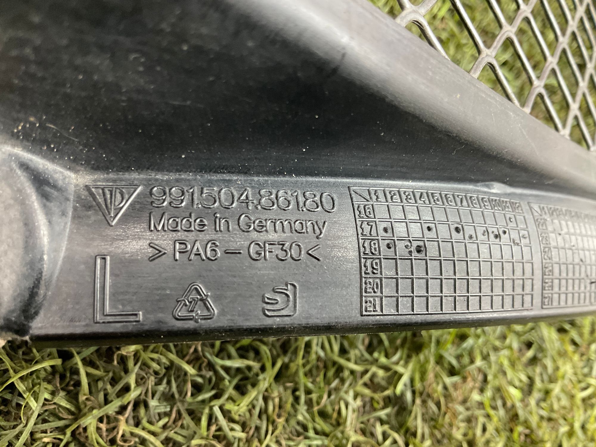 Решетка вентиляционная переднего подкрылка левая Porsche 911 GT3 991 Рестайлинг 2018, 8000 рублей, Москва