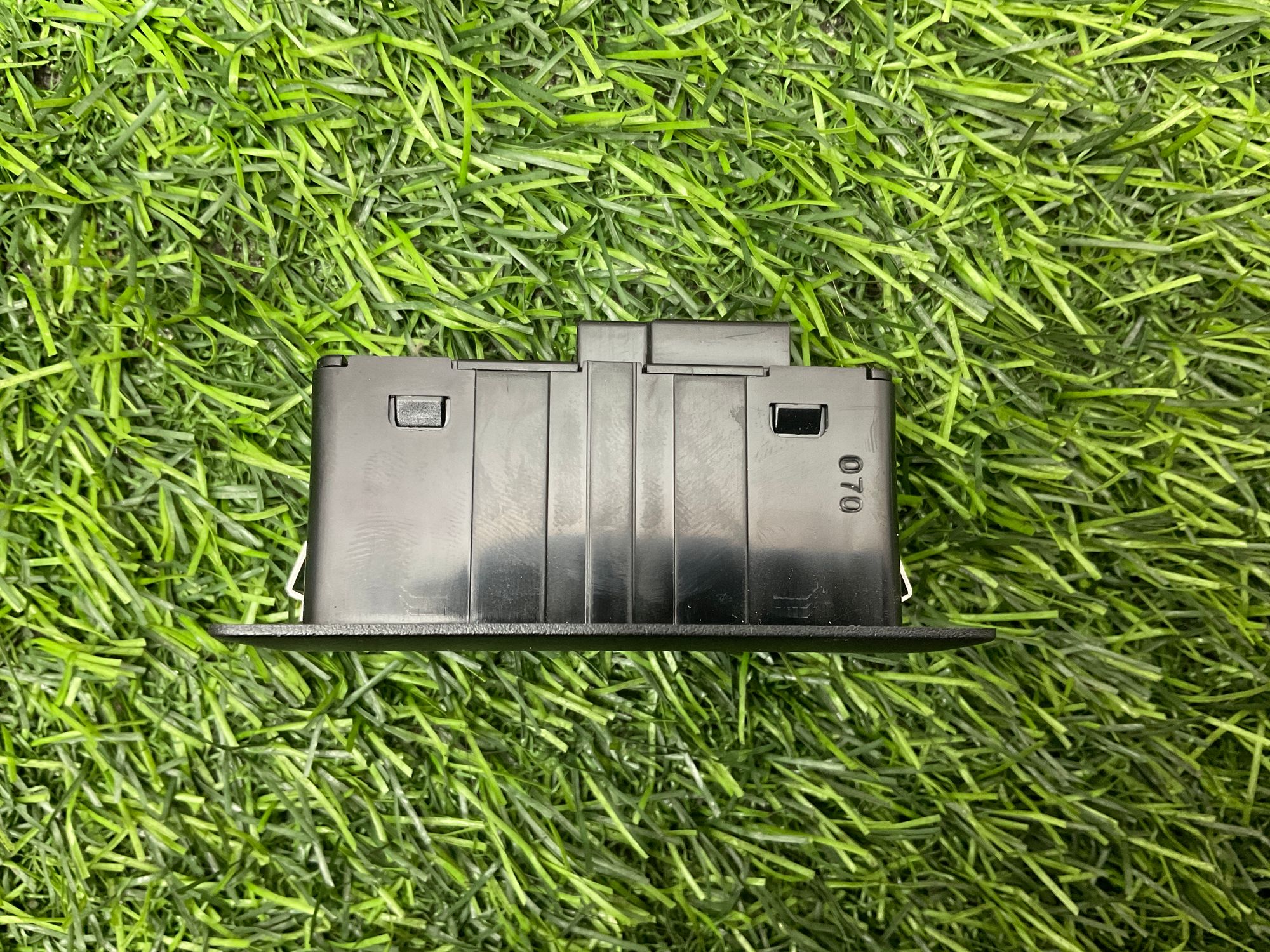 https://ycs.partsauto.market/partsauto-images/thmbs/userImages/h353NjtZg3VDP19b5HMt7LlpbQ93/part/9a84f836-5f41-45ea-9030-03ff345a485f_1735134159839.jpg