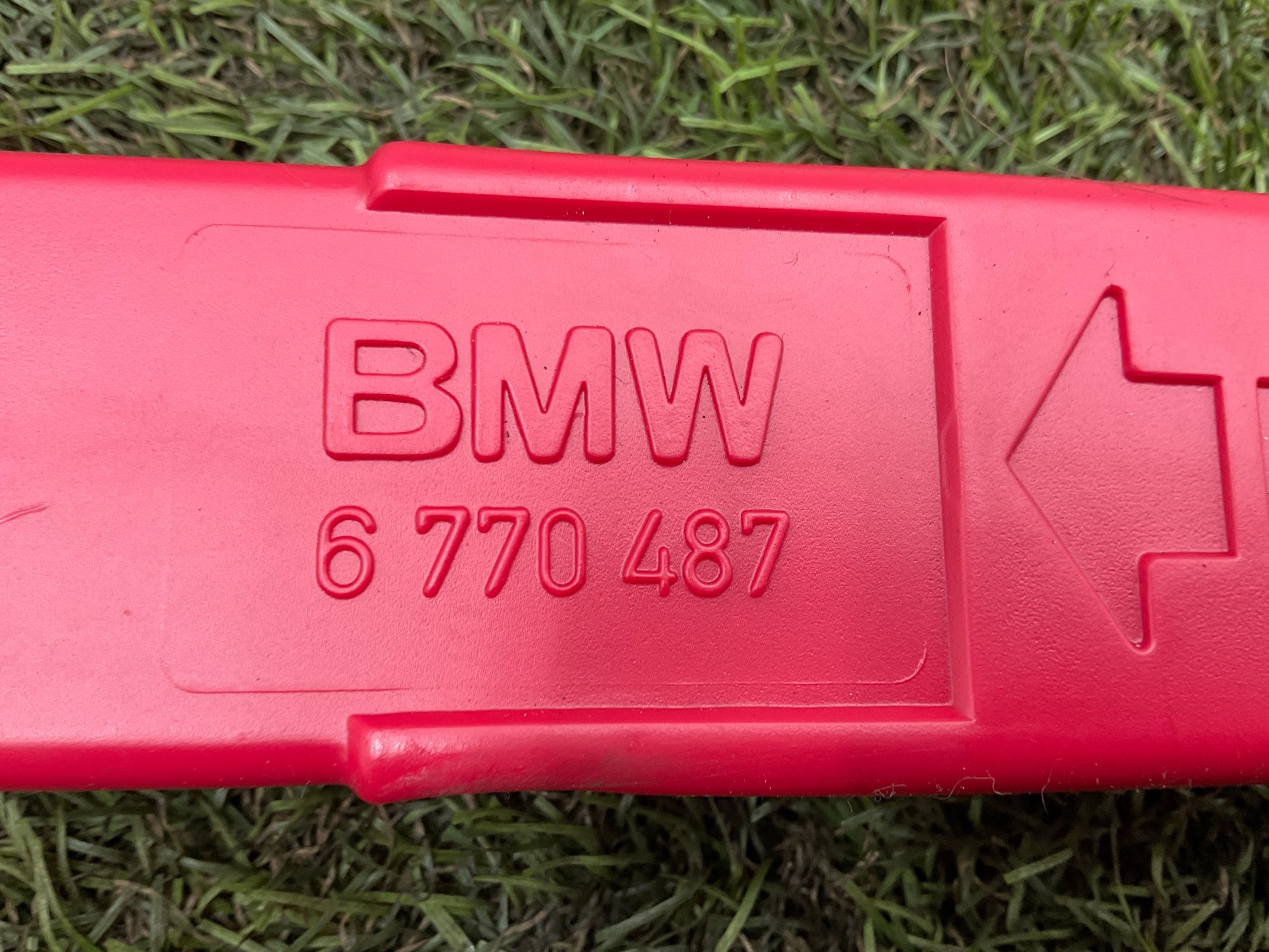 Знак аварийной остановки BMW M5, F90 рестайлинг 2022, 1000 рублей, Москва