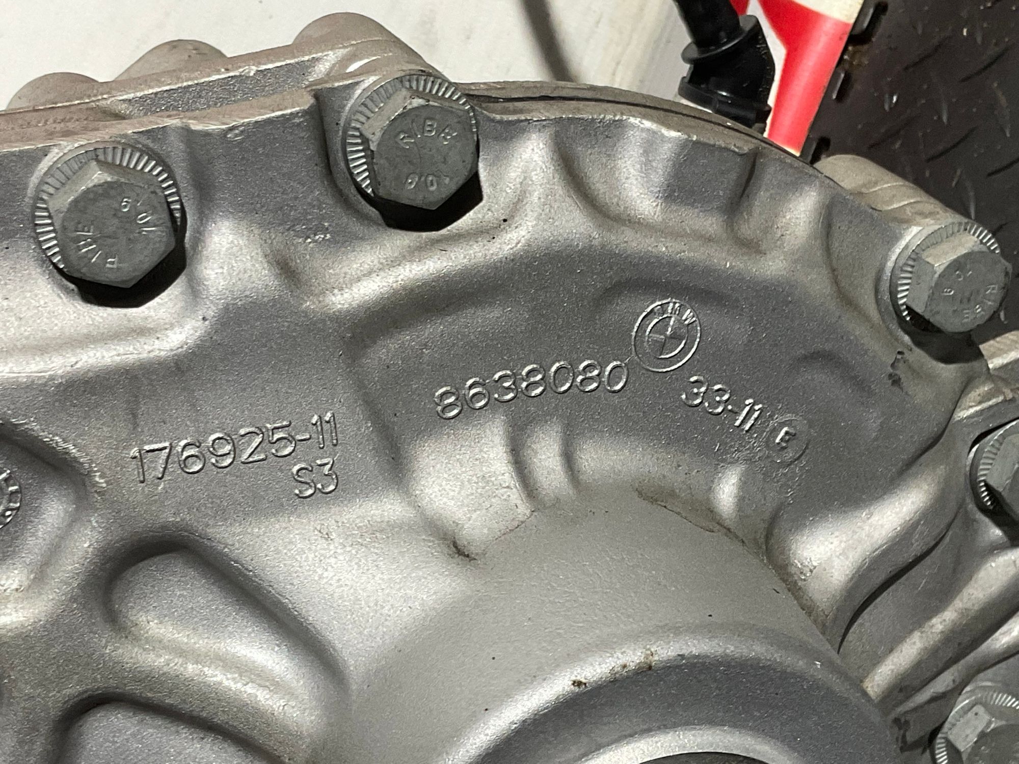 https://ycs.partsauto.market/partsauto-images/thmbs/userImages/h353NjtZg3VDP19b5HMt7LlpbQ93/part/9b59f730-56f4-4863-8d68-5391f230e062_1733756714436.jpg