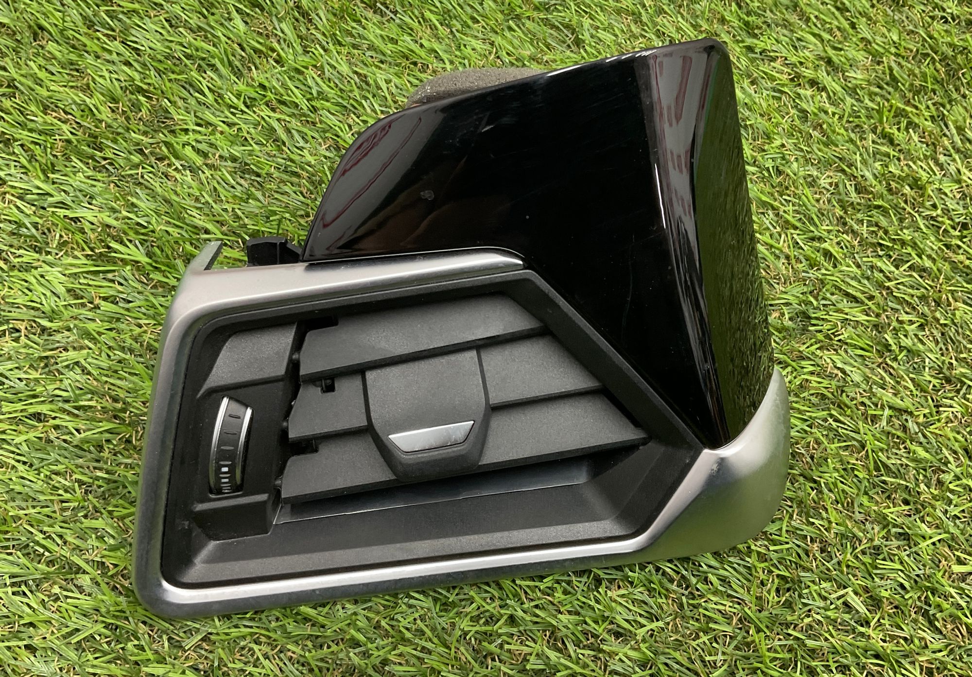 https://ycs.partsauto.market/partsauto-images/thmbs/userImages/h353NjtZg3VDP19b5HMt7LlpbQ93/part/9b5a5bab-480c-4f04-b2ec-de8727ed1763_1748533232007.jpg