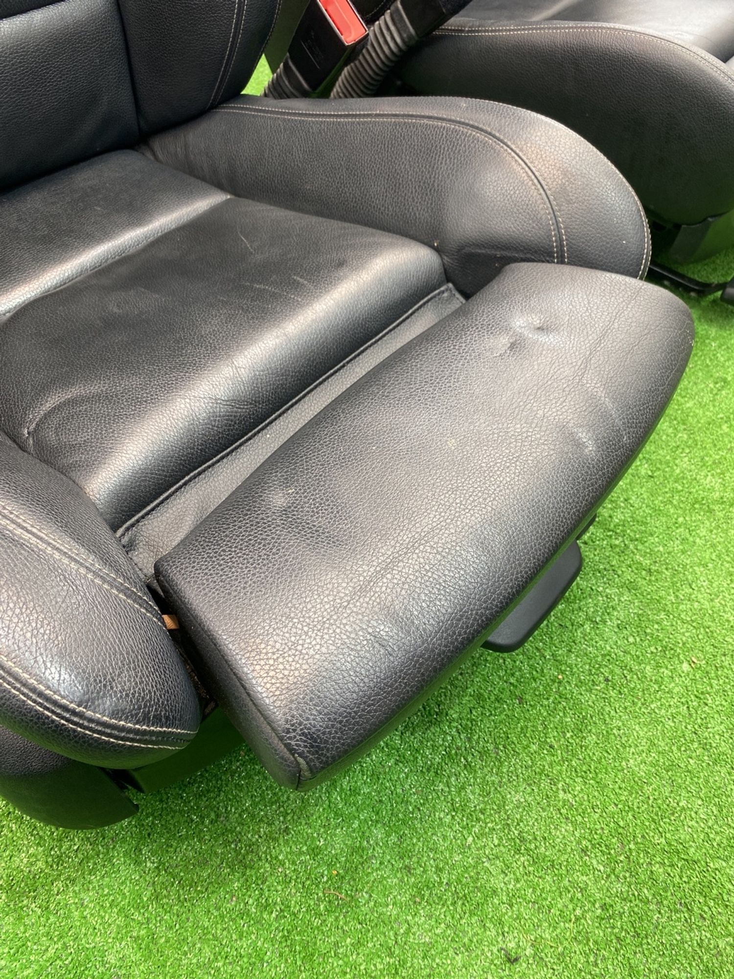 https://ycs.partsauto.market/partsauto-images/thmbs/userImages/h353NjtZg3VDP19b5HMt7LlpbQ93/part/9b8eff94-b1a9-47f0-a27d-a9acc1b11d28_1742549273347.jpg