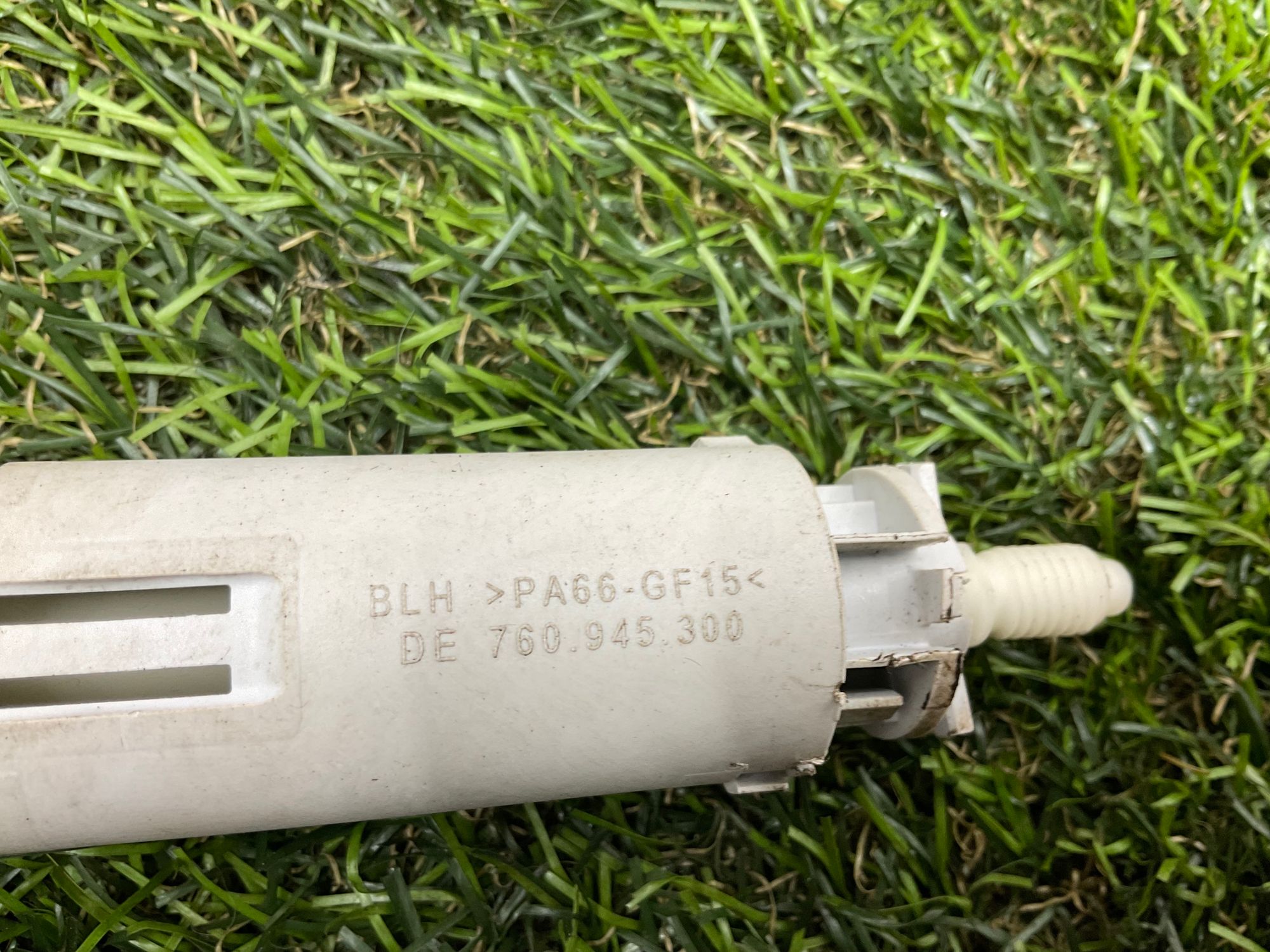 https://ycs.partsauto.market/partsauto-images/thmbs/userImages/h353NjtZg3VDP19b5HMt7LlpbQ93/part/9c07ccec-afd9-402c-9aff-3b11230aadba_1786023951220.jpg
