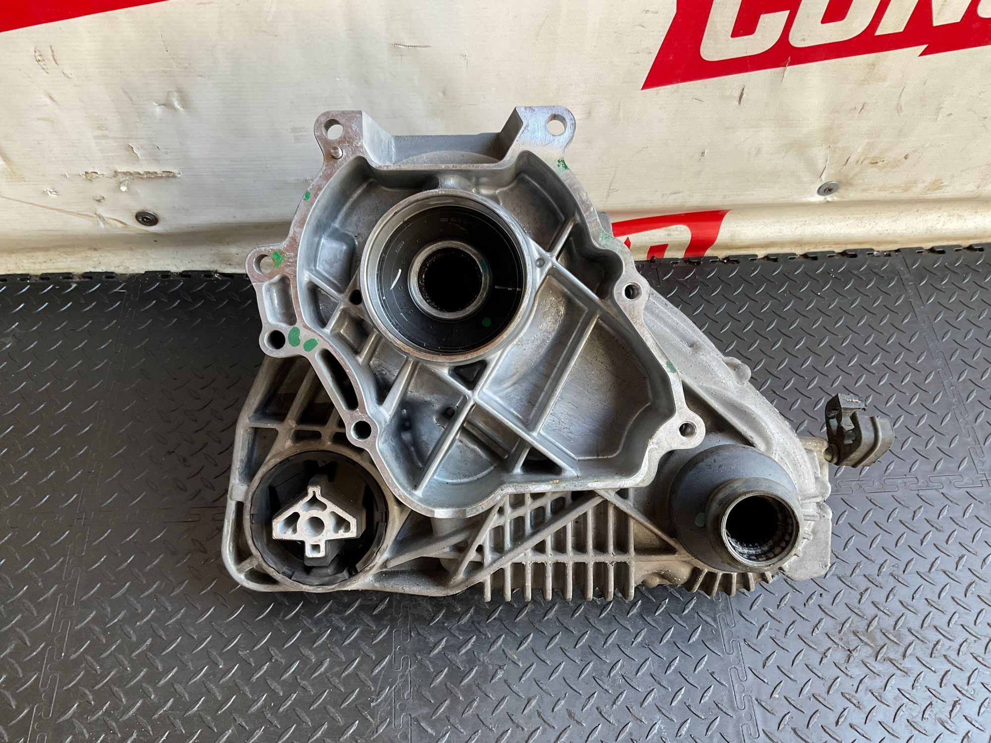 https://ycs.partsauto.market/partsauto-images/thmbs/userImages/h353NjtZg3VDP19b5HMt7LlpbQ93/part/9c99b1e1-2c23-4f7e-9f88-4806b6a6ed36_1745566394152.jpg