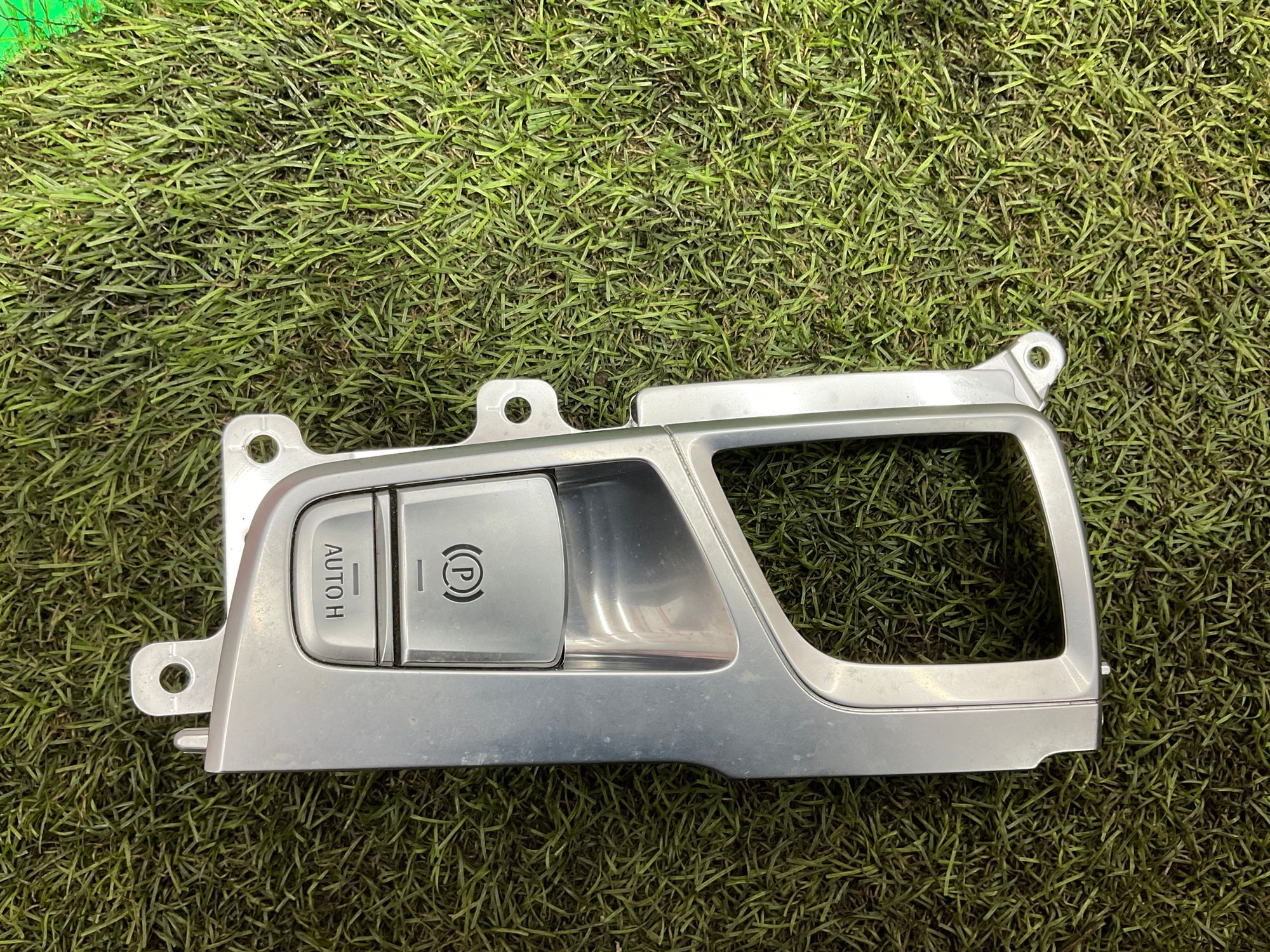 Кнопка фиксатора стояночного тормоза BMW 7 серия, G11/G12, 3000 рублей, Москва