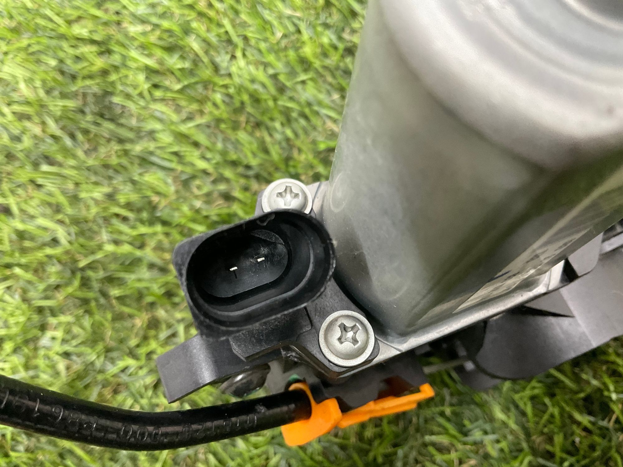 https://ycs.partsauto.market/partsauto-images/thmbs/userImages/h353NjtZg3VDP19b5HMt7LlpbQ93/part/9d392cff-1710-4dba-a331-c35d2004e461_1786352963888.jpg