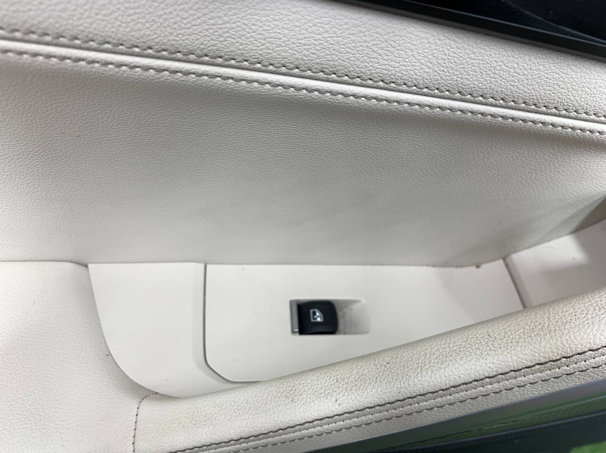 https://ycs.partsauto.market/partsauto-images/thmbs/userImages/h353NjtZg3VDP19b5HMt7LlpbQ93/part/9d895c46-2a1a-4f03-bbbc-27d91c413d71_1725974328867.jpg