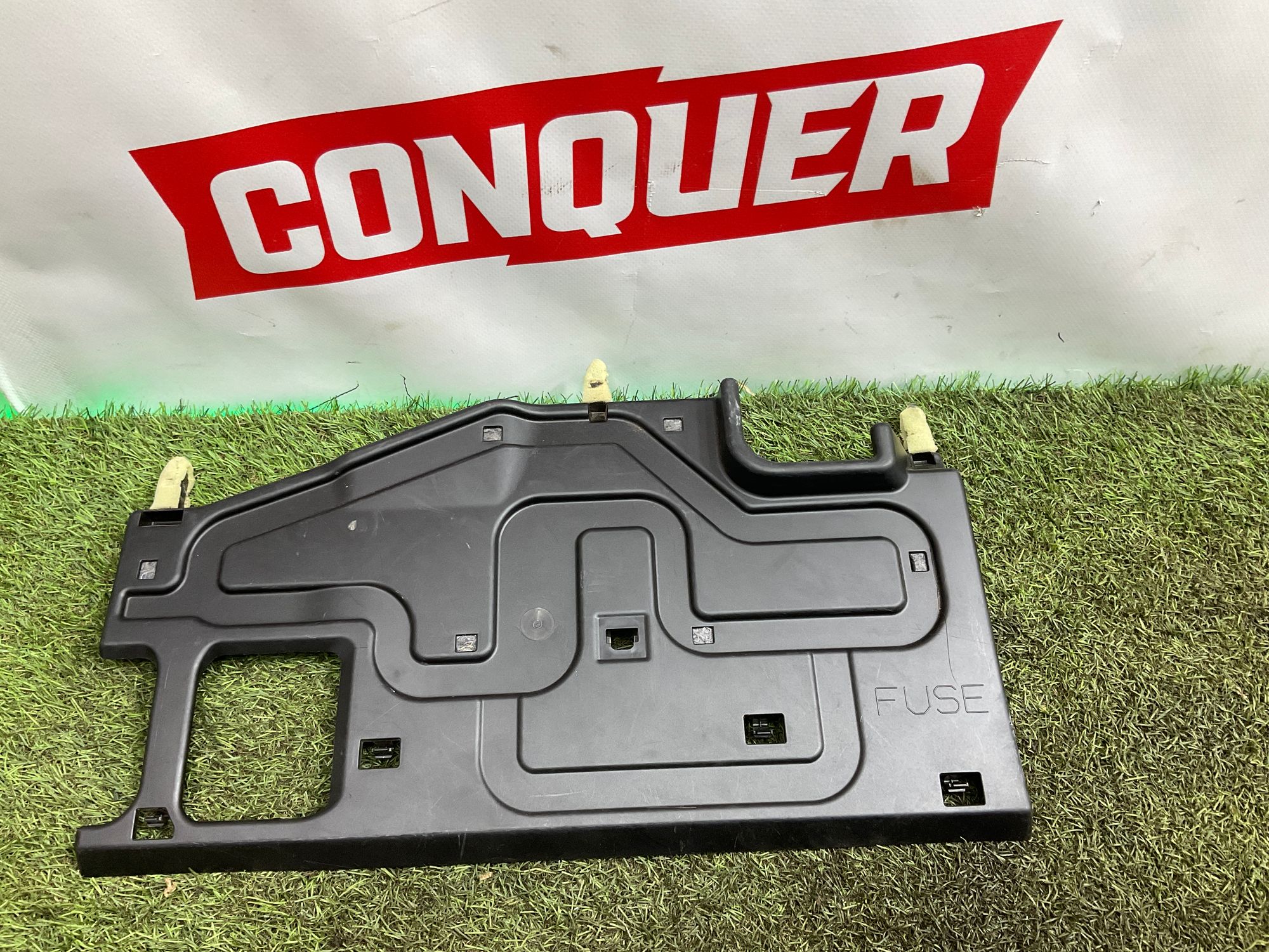 Накладка передней панели нижняя Toyota Land Cruiser 200 рестайлинг 2 (2015—2023) 2017, 1000 рублей, Москва